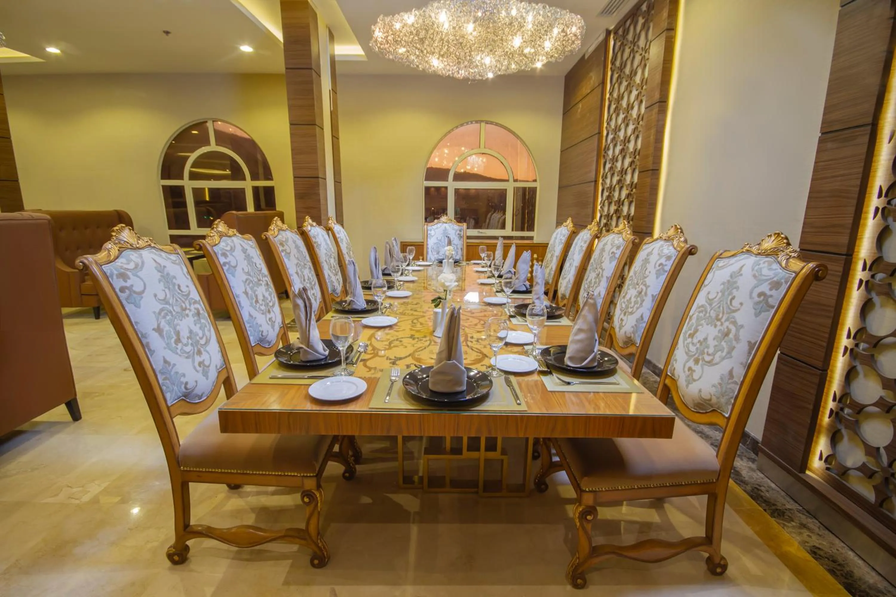 Restaurant/places to eat in Cloud City Hotel