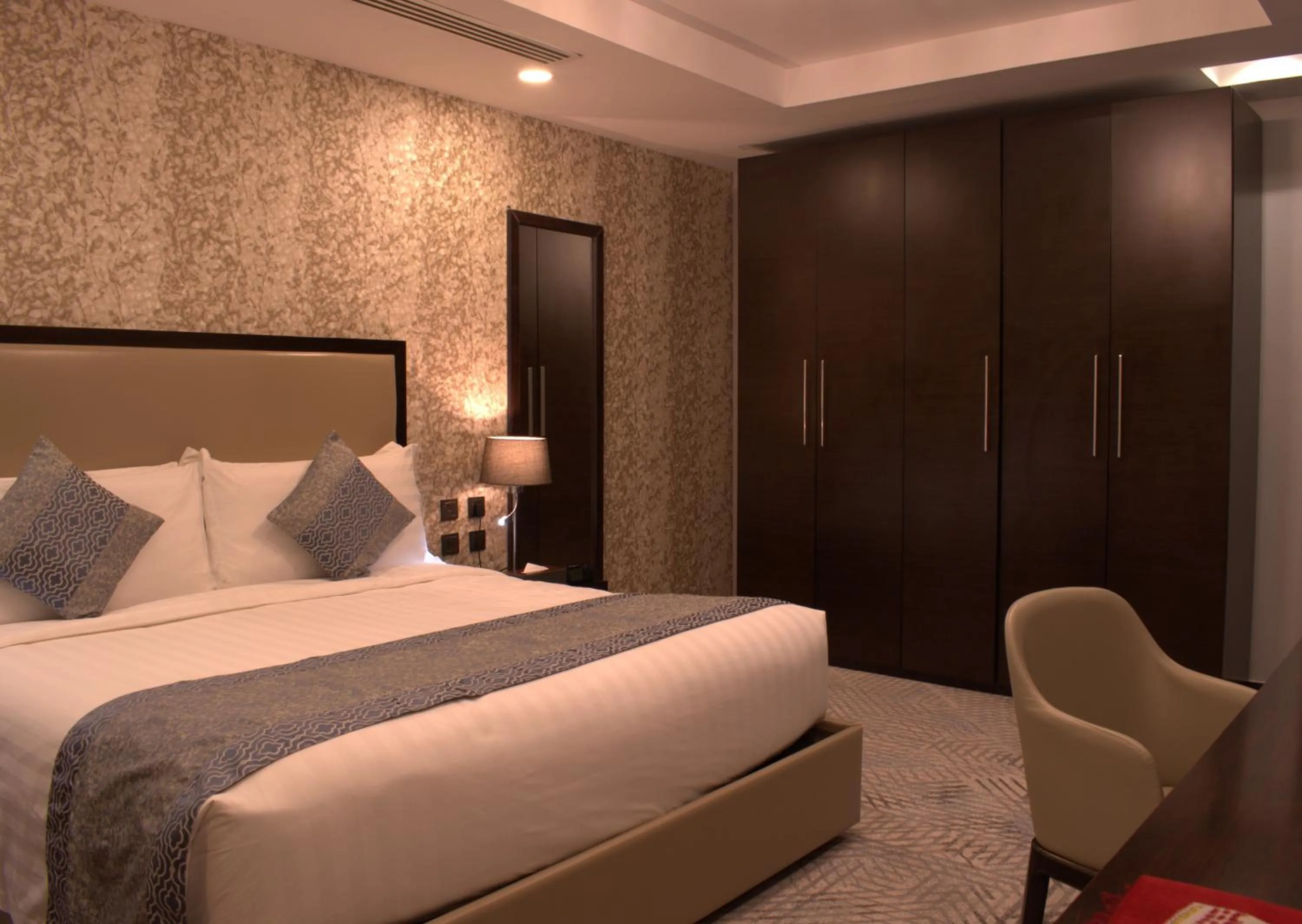 Bedroom, Bed in Cloud City Hotel