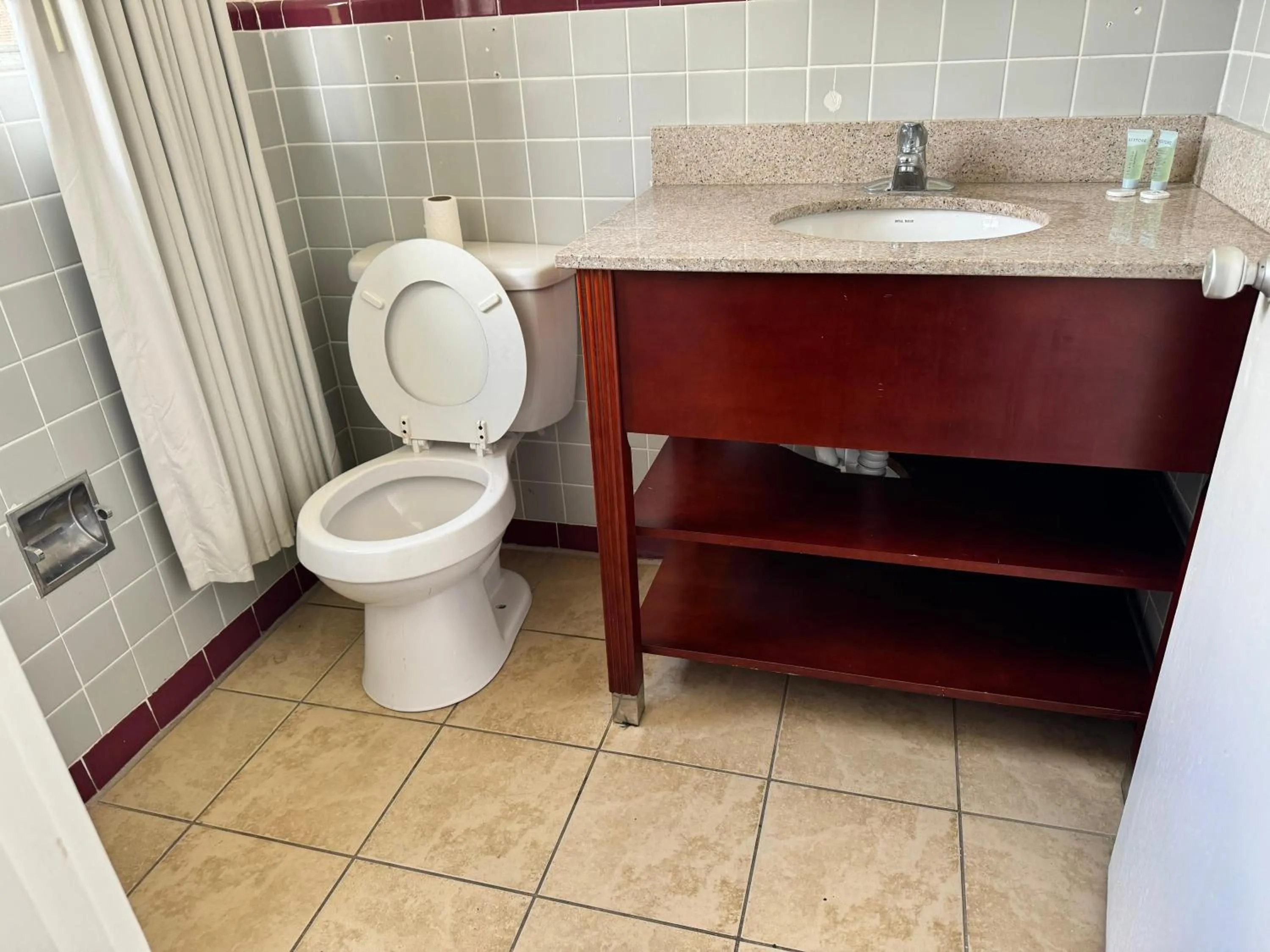 Bathroom in Travel Inn Danville