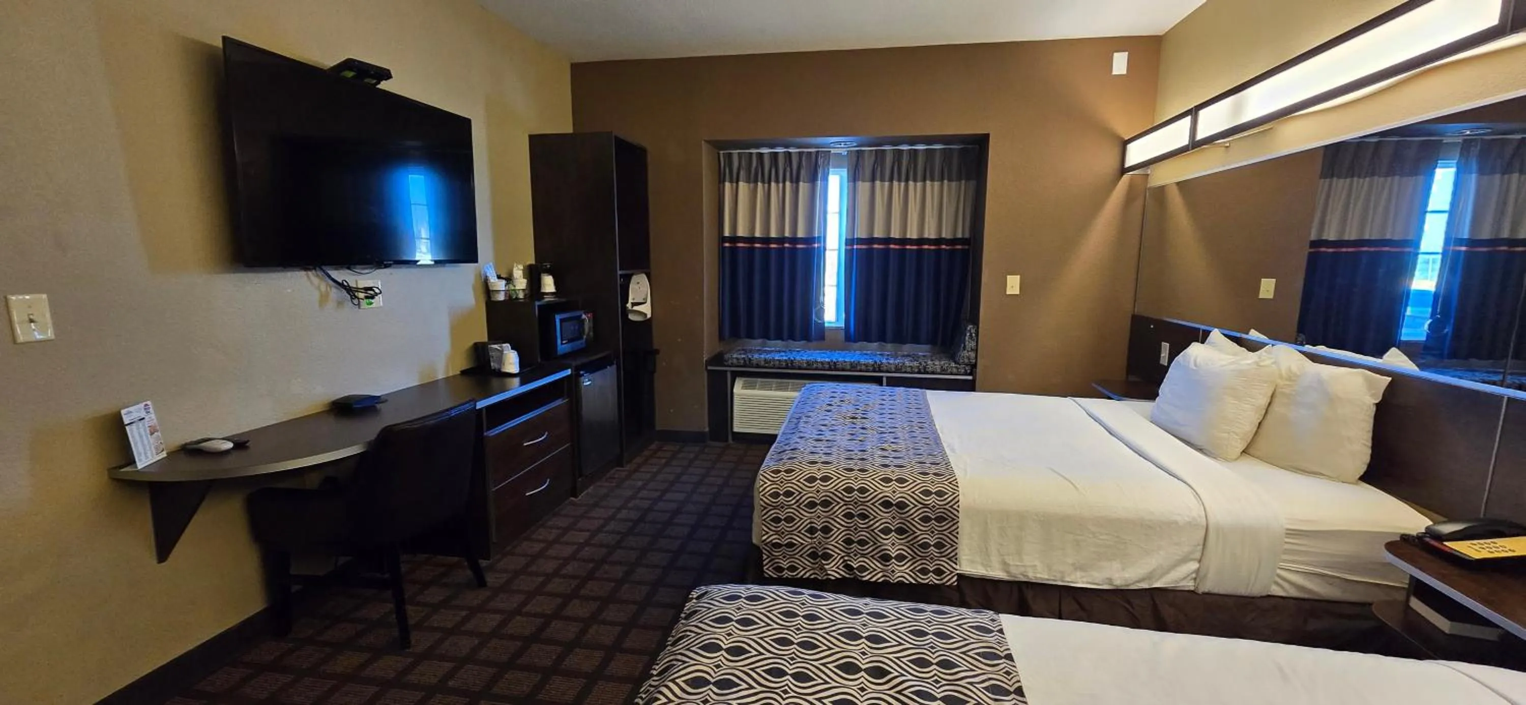 Bed in Microtel Inn & Suites Pleasanton