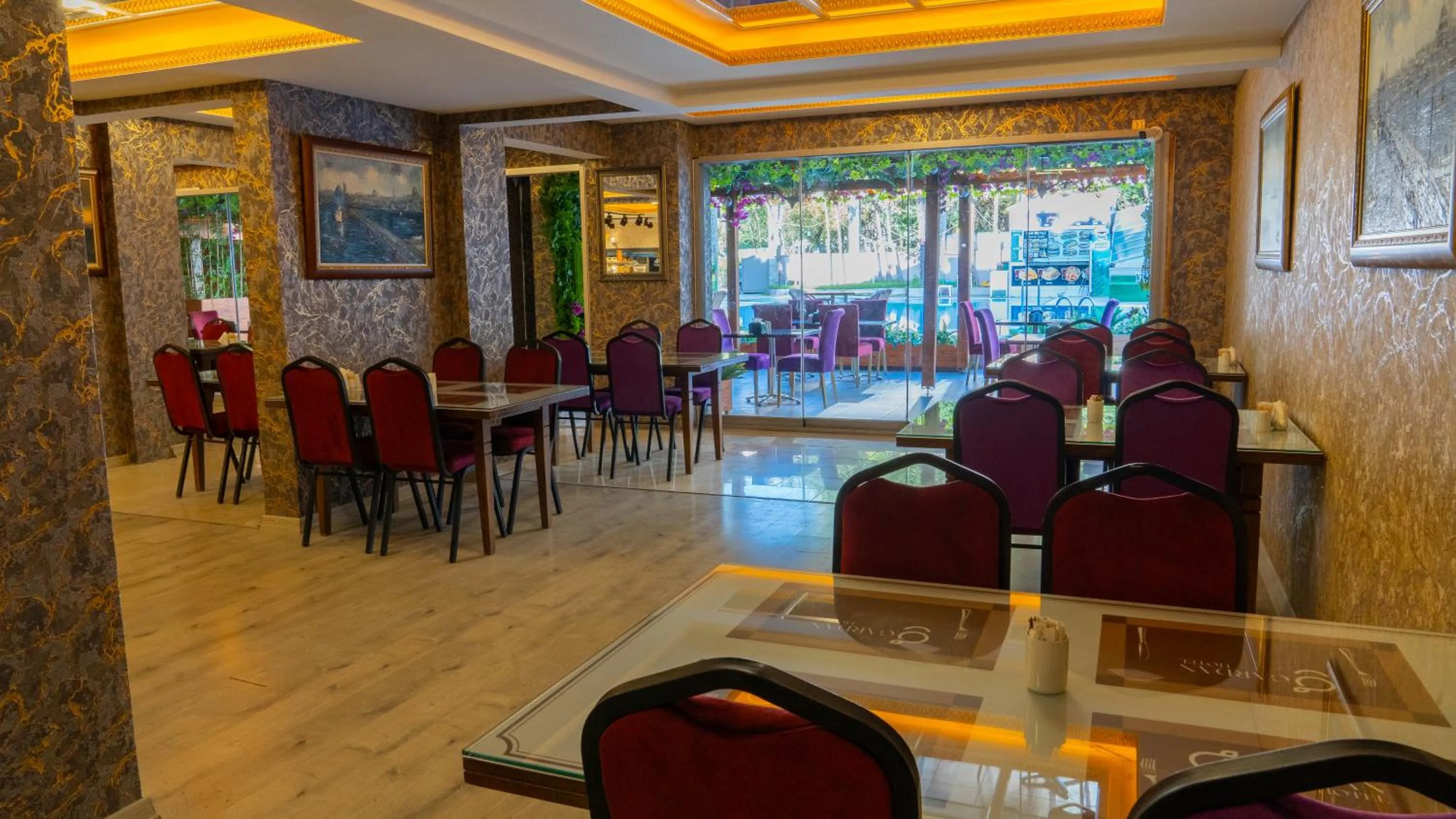 Patio in Gardan Hotel