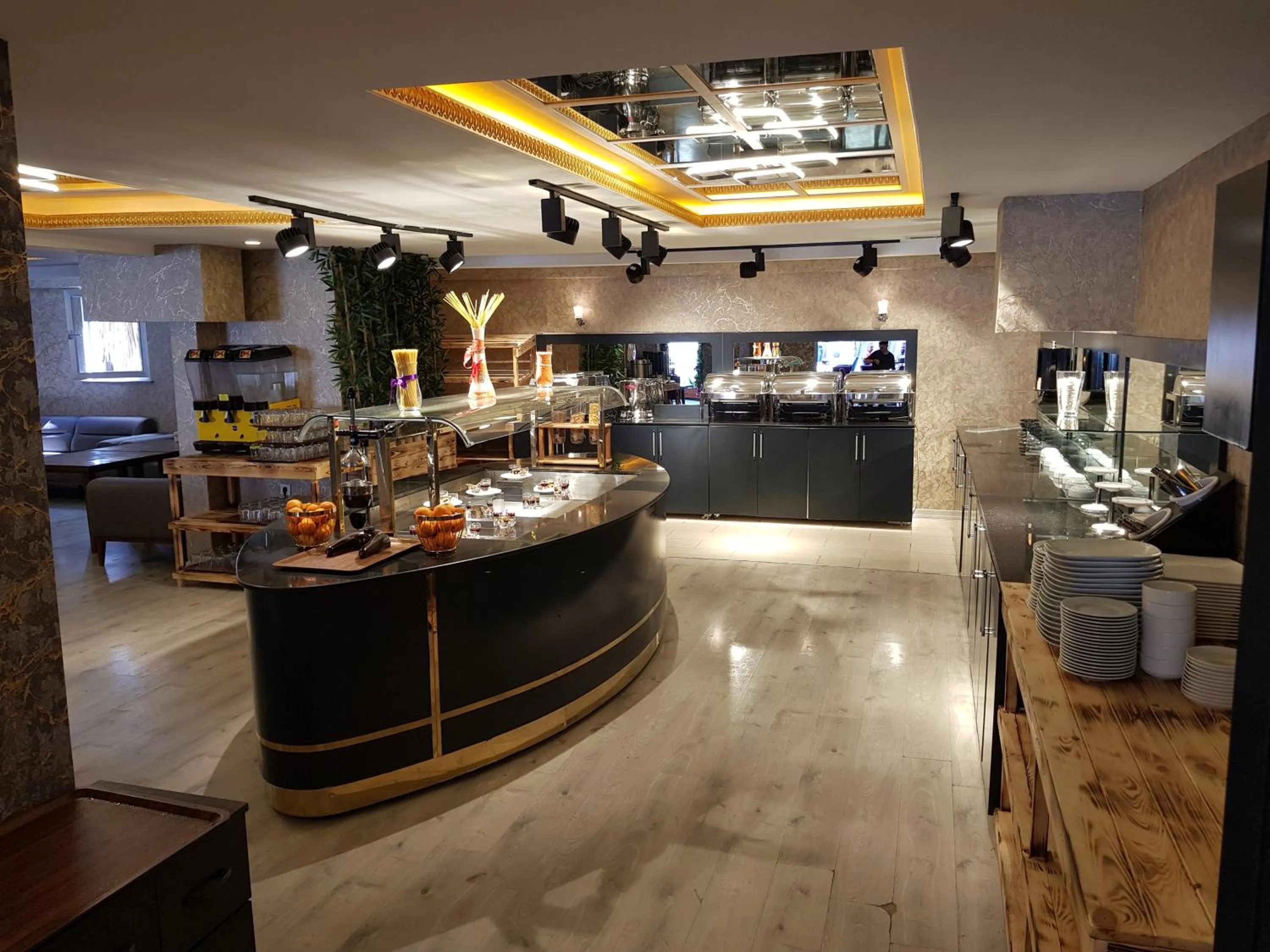 Restaurant/places to eat in Gardan Hotel