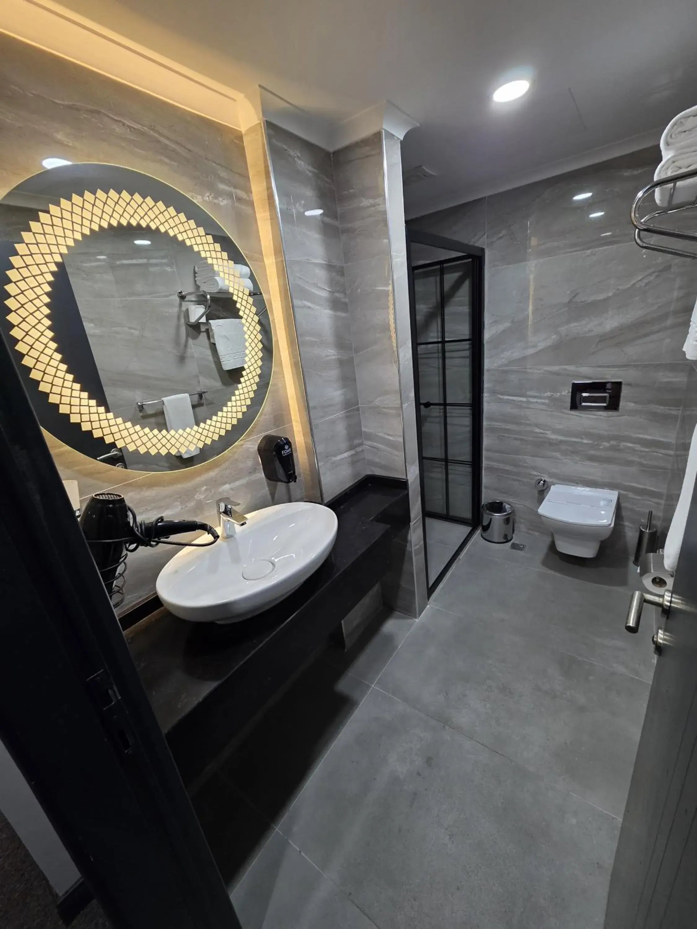 Deluxe Double or Twin Room in Gardan Hotel Deluxe Double or Twin Room in Gardan Hotel