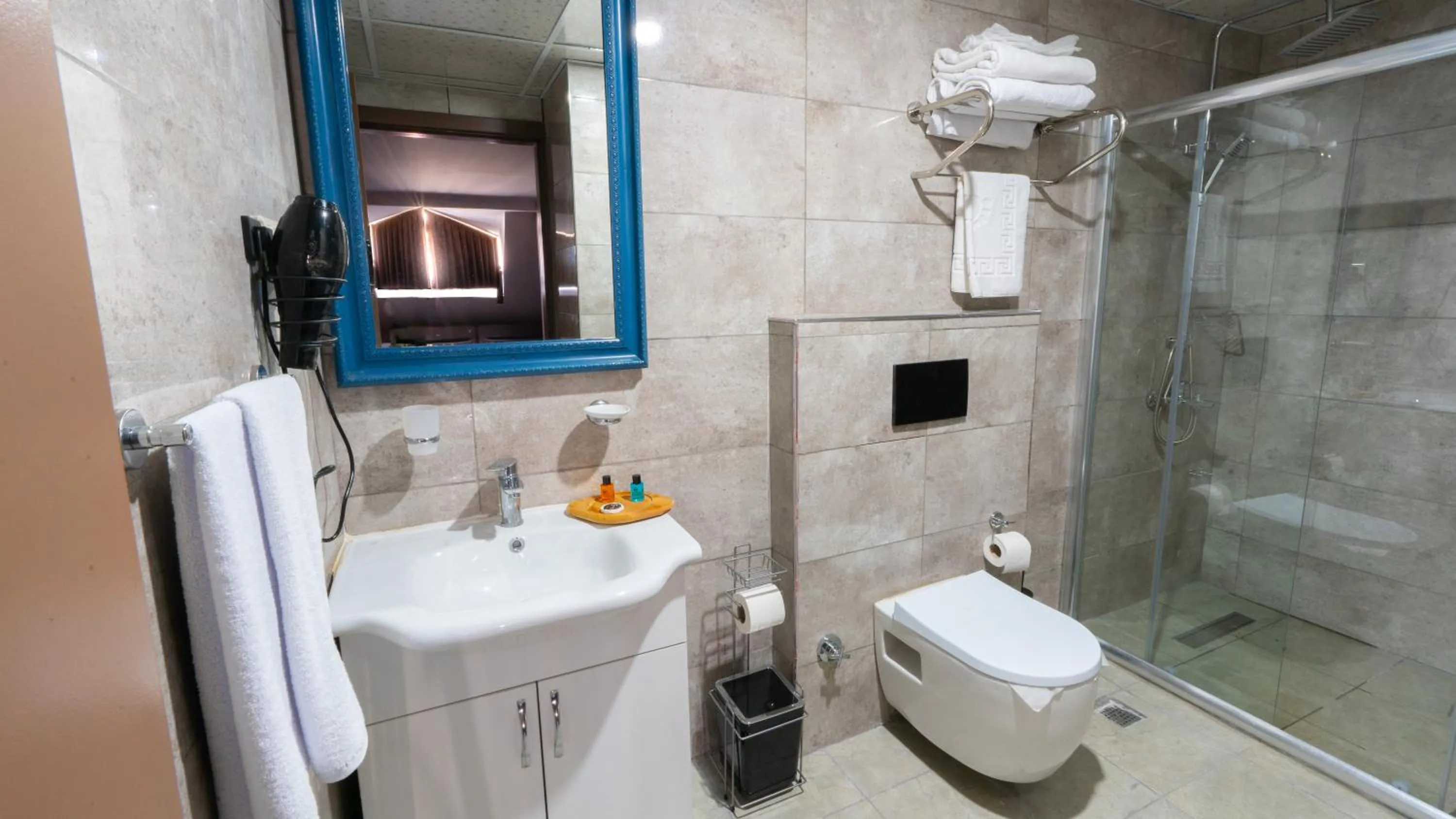 Shower in Gardan Hotel