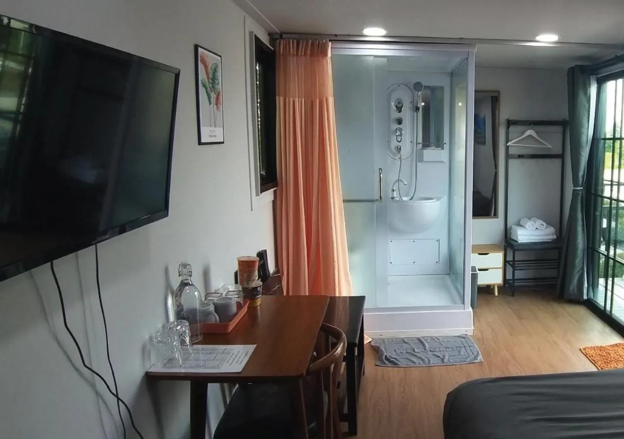 Bed in Hi Creek Resort