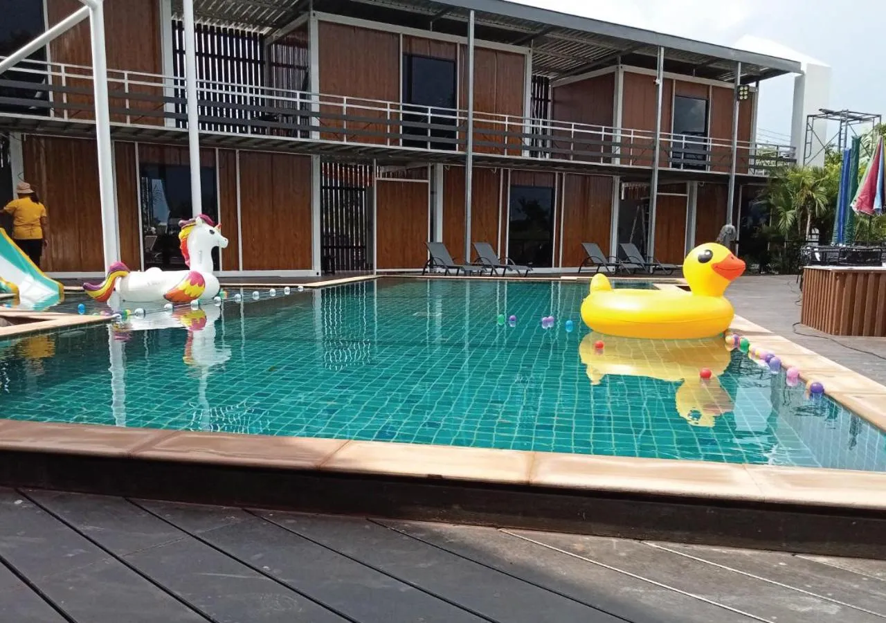 Day in Hi Creek Resort