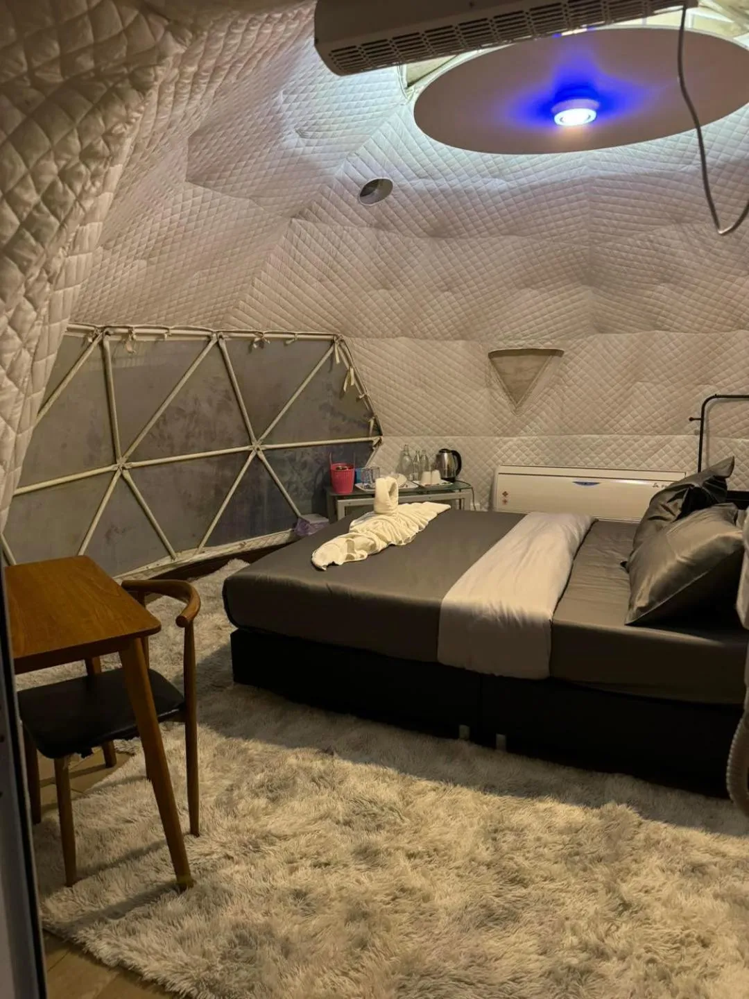 Bed in Hi Creek Resort