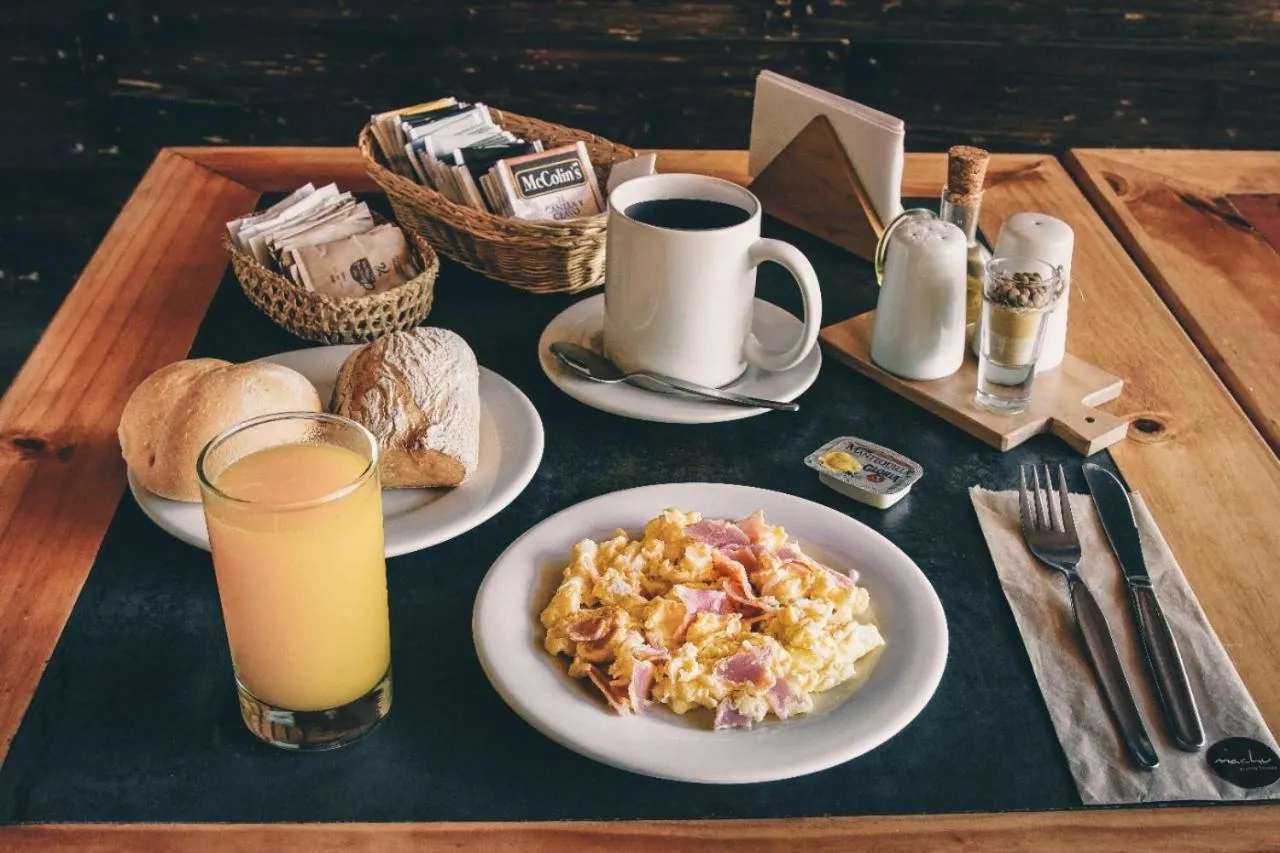 Restaurant/places to eat in Hotel Oro Negro