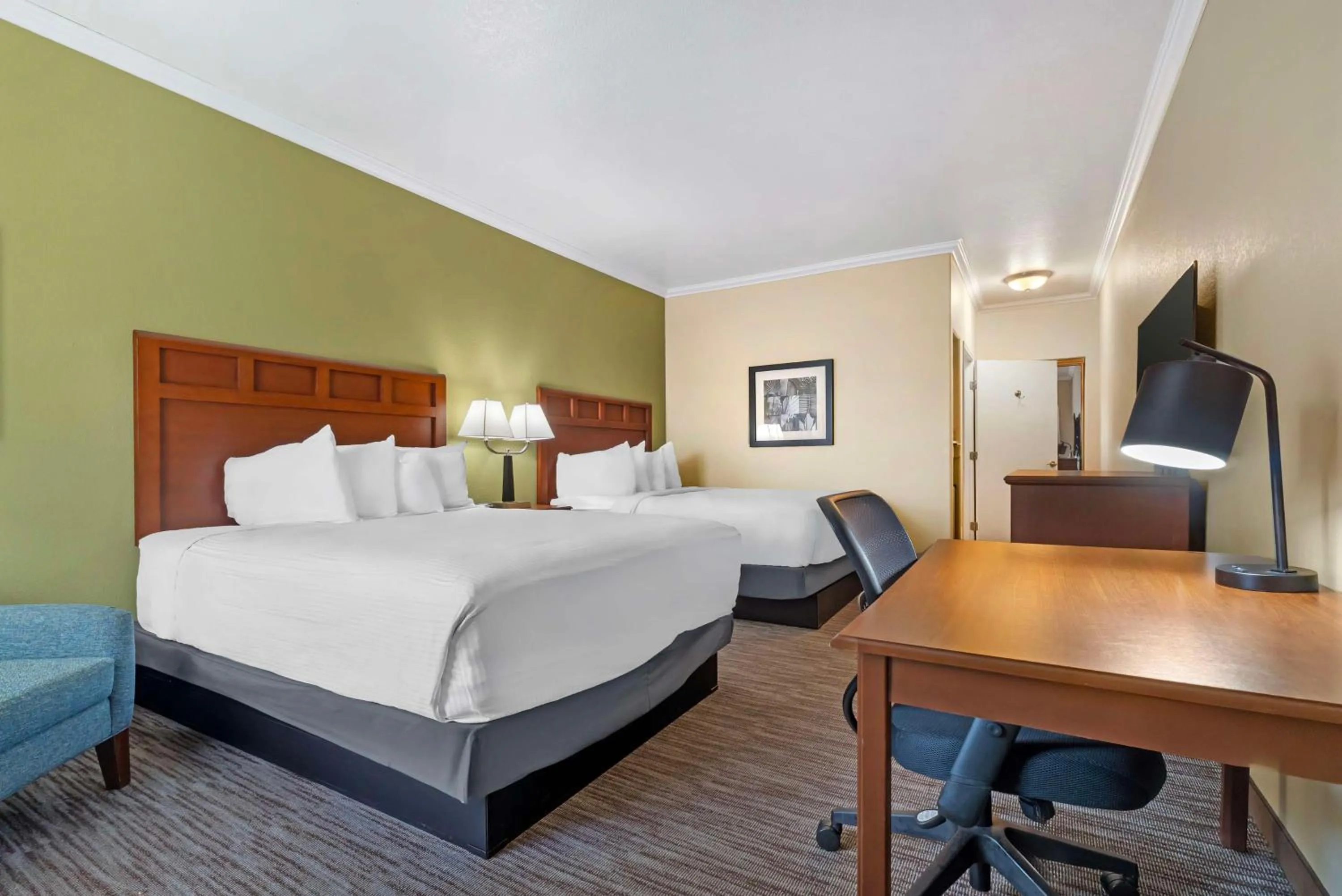 Bedroom, Bed in Best Western Hebbronville Inn