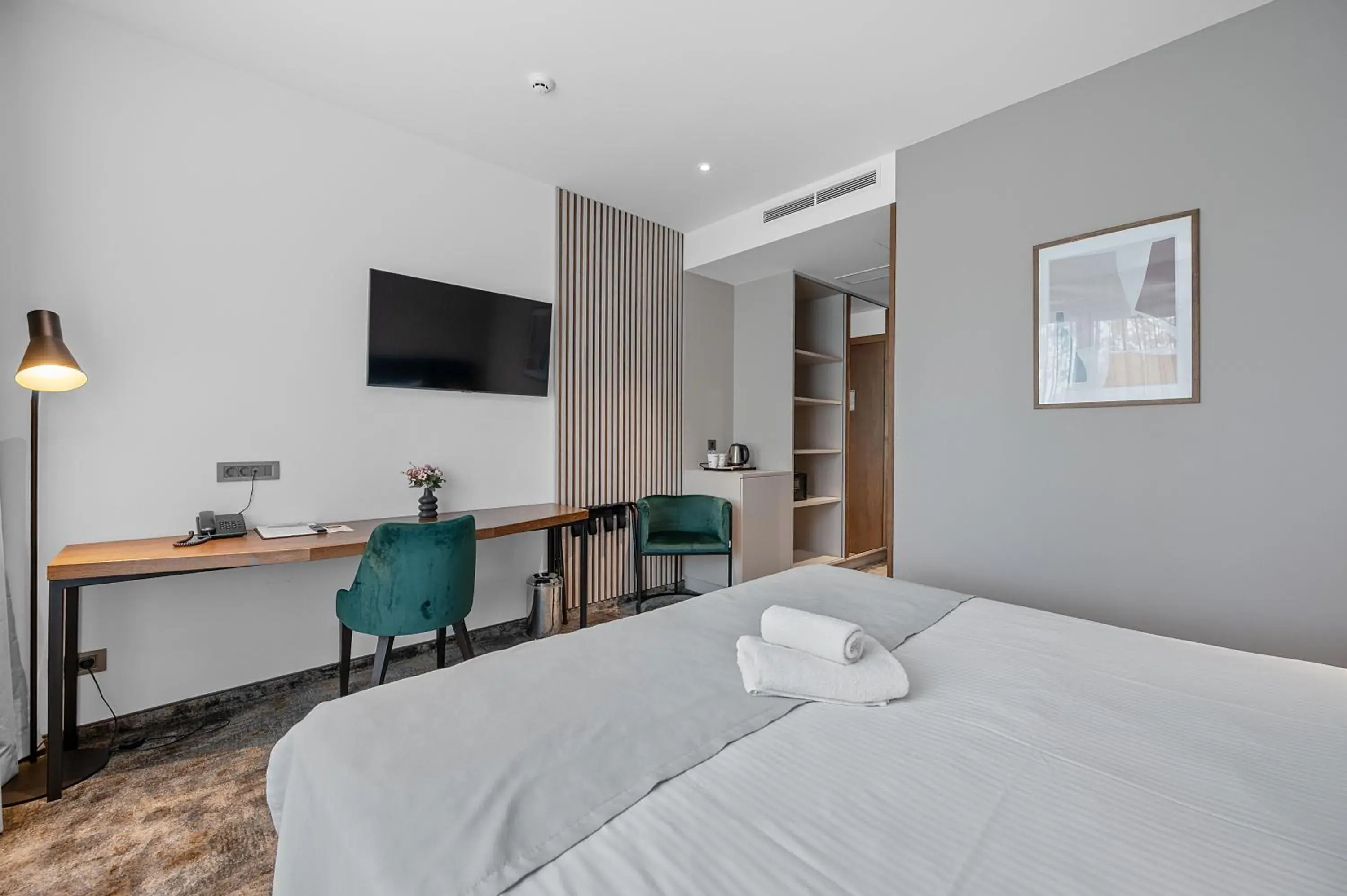 Superior King Room - single occupancy in iNova Superior King Room - single occupancy in iNova