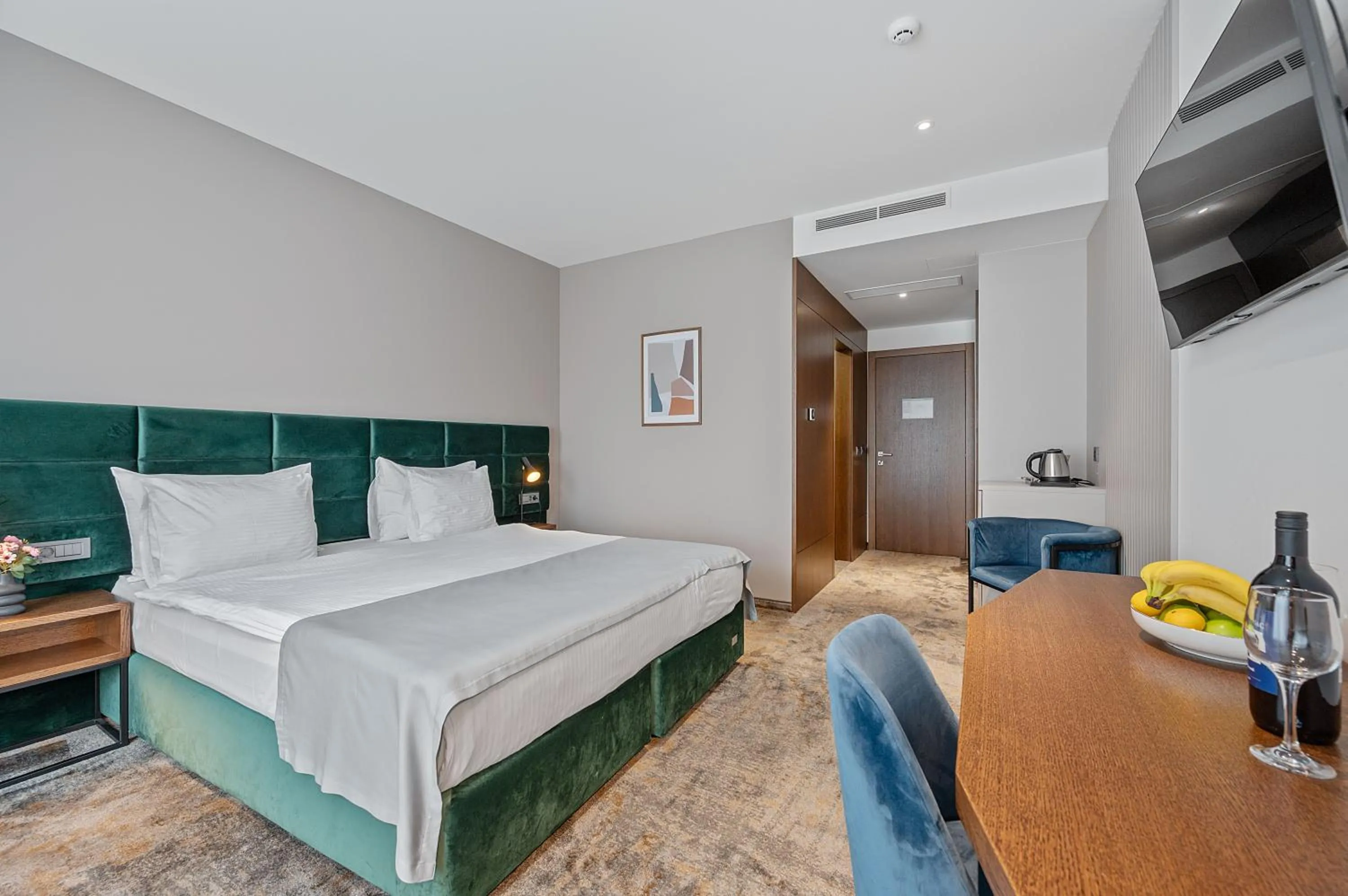 Bedroom, Bed in iNova