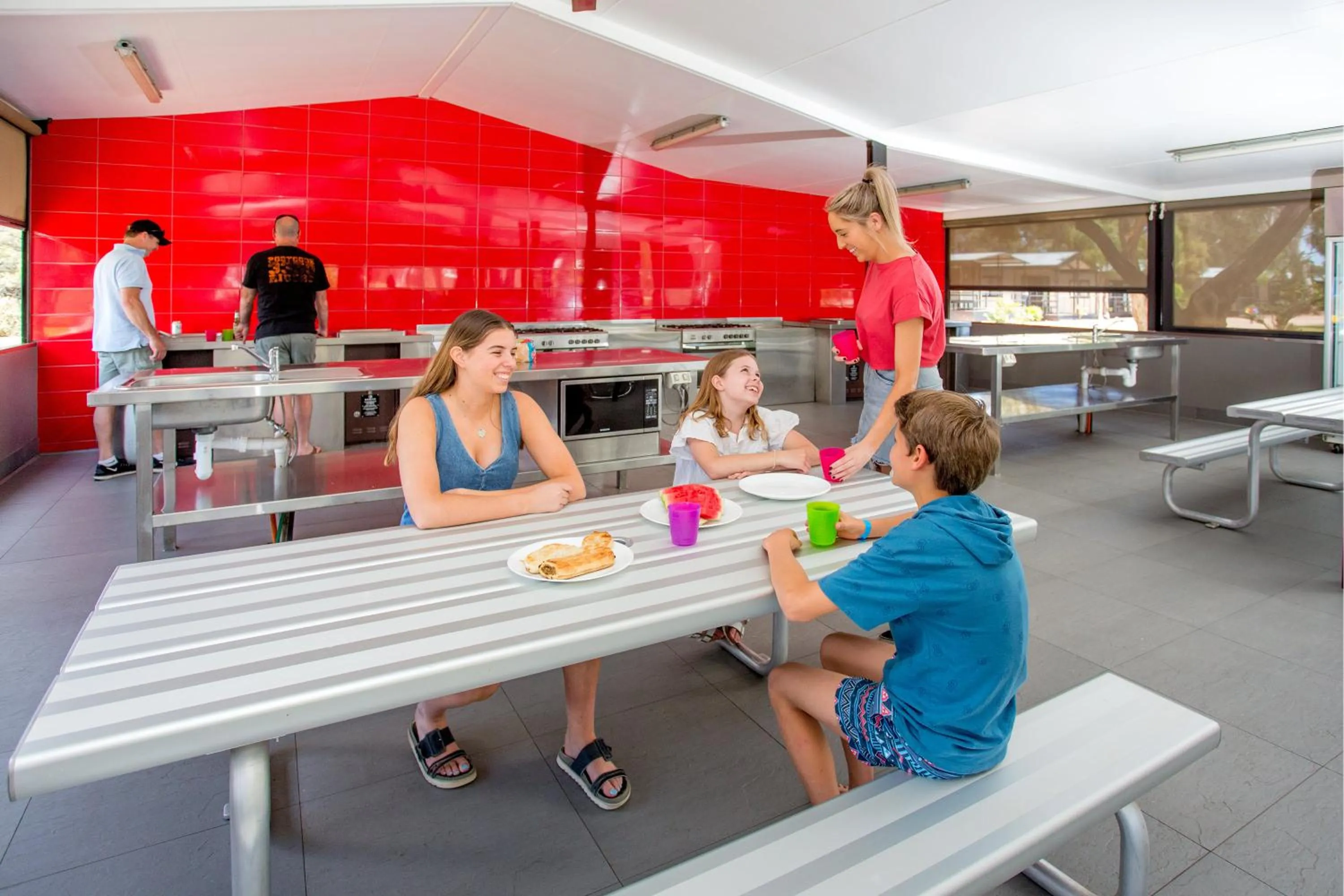 Communal kitchen in Discovery Parks - Renmark Riverfront