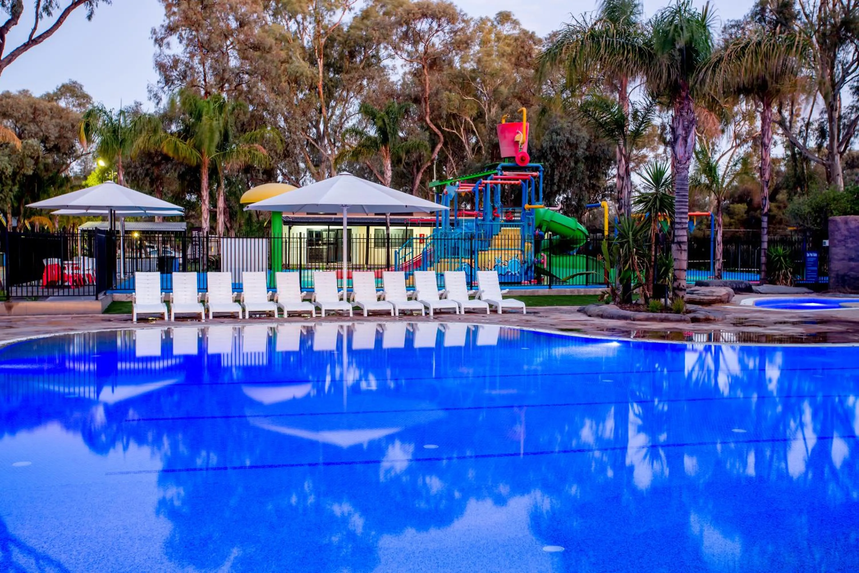 Swimming pool in Discovery Parks - Renmark Riverfront