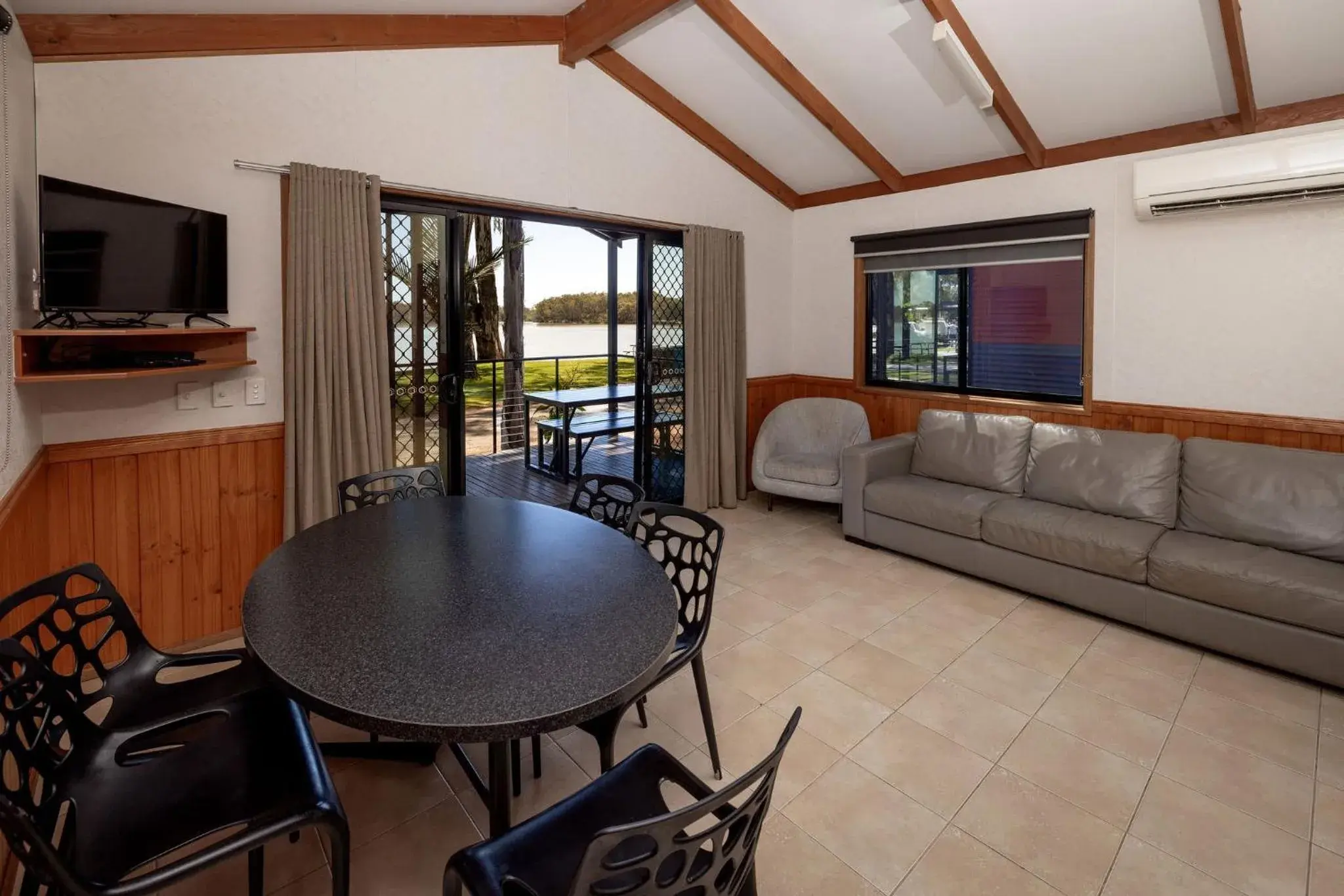 Superior 2 Bedroom Riverfront Cabin - Sleeps 5 in Discovery Parks - Renmark Riverfront Superior 2 Bedroom Riverfront Cabin - Sleeps 5 in Discovery Parks - Renmark Riverfront