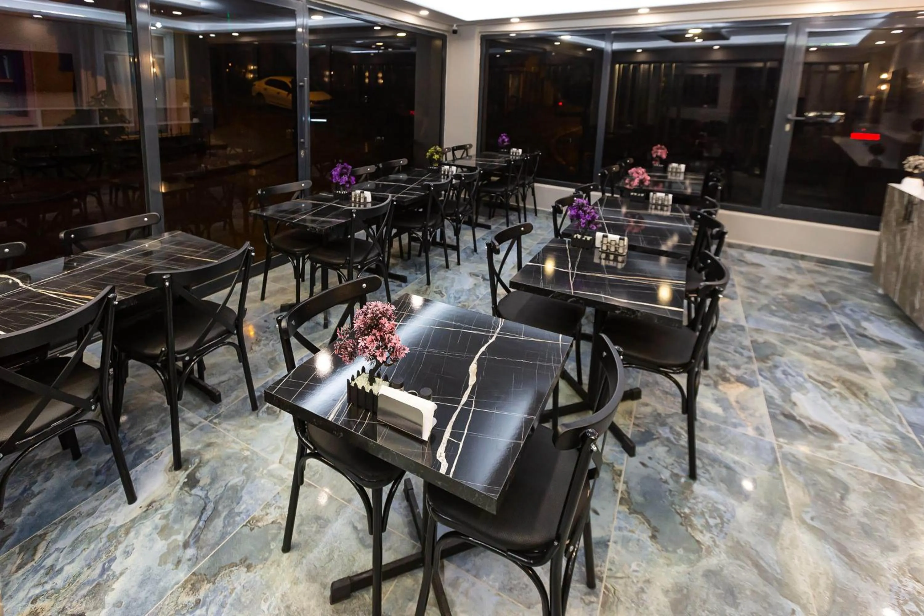 Restaurant/places to eat in Ria Suites Boutique Hotel