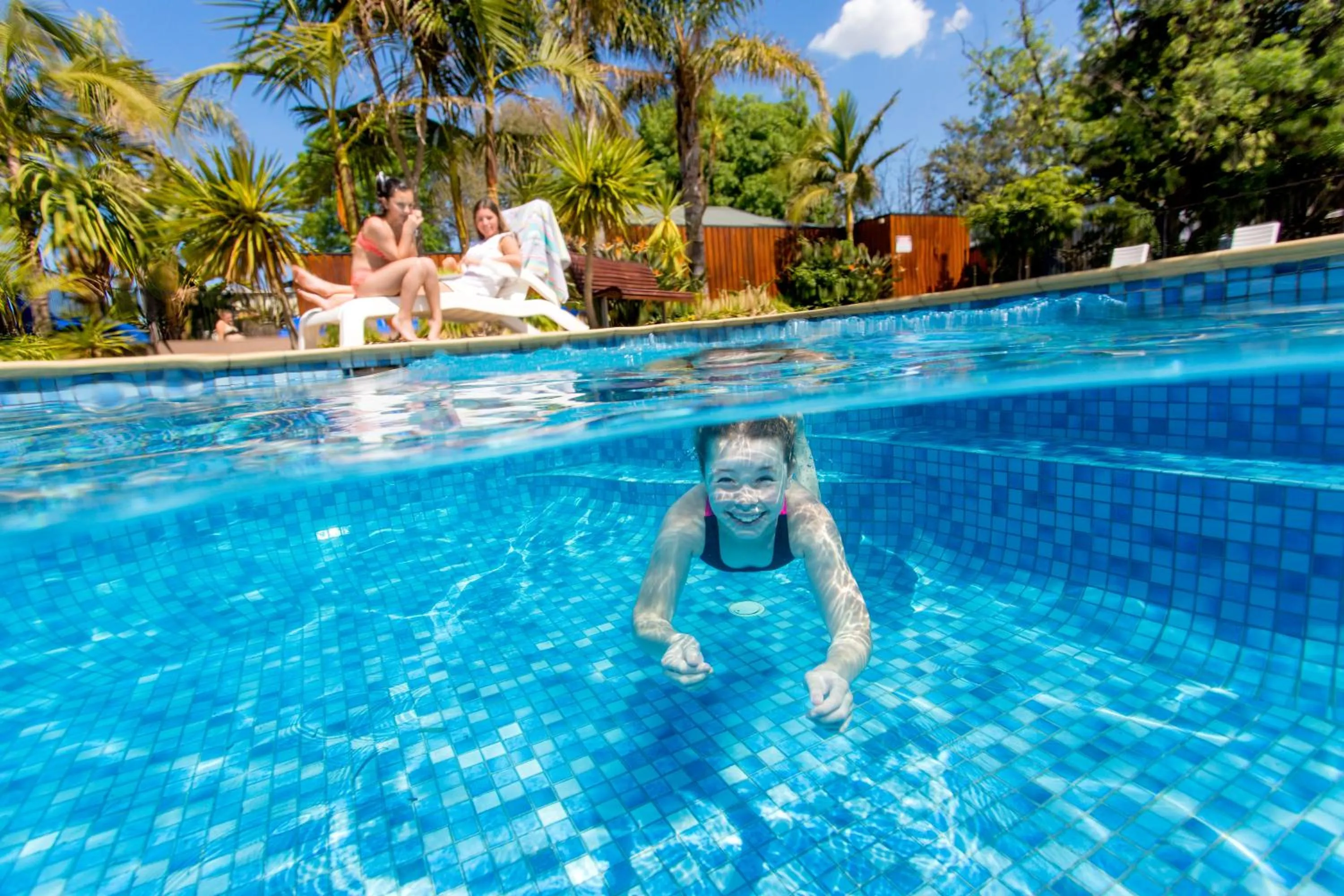 Swimming pool in BIG4 Melbourne Holiday Park