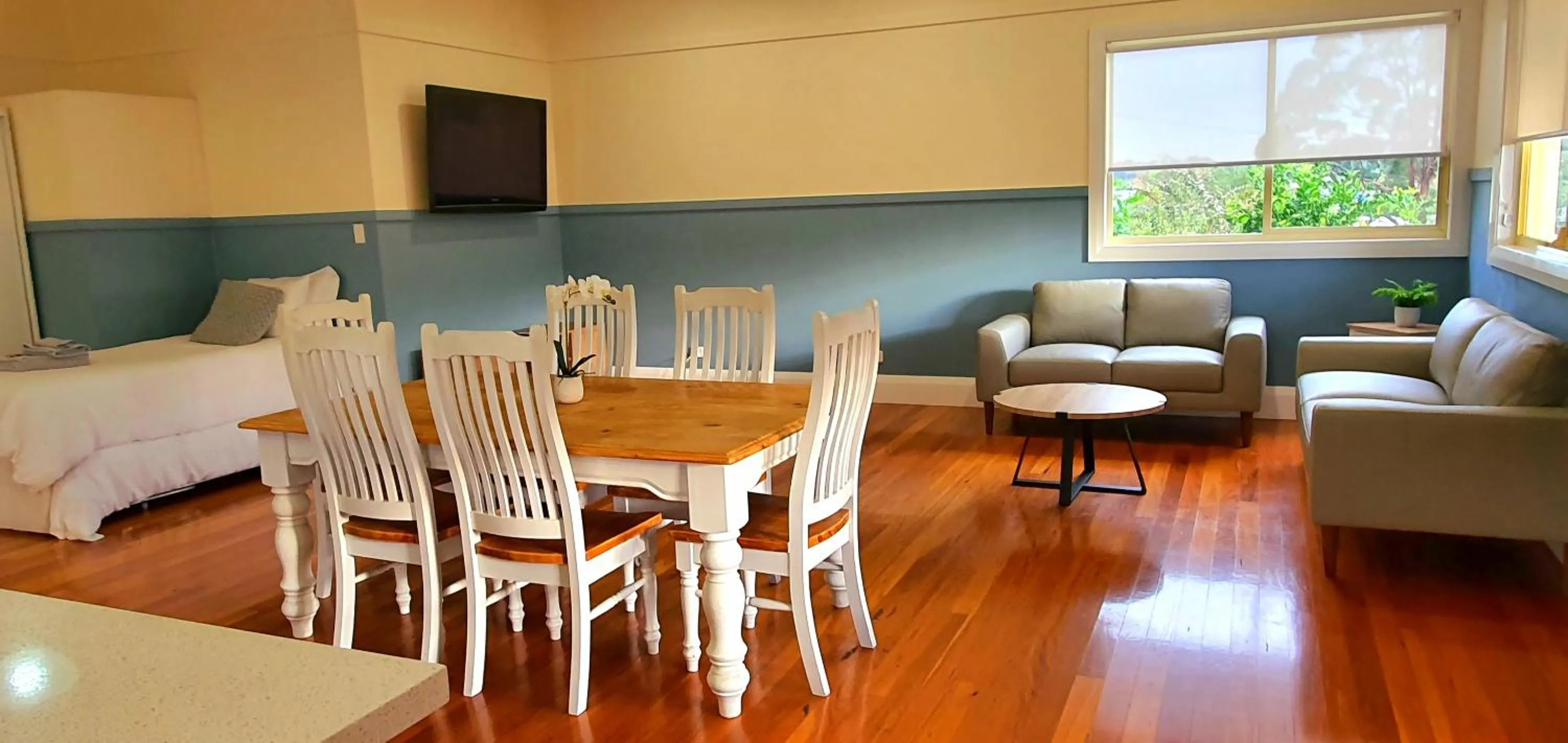 Living room, Bed in Coppers Hill Private Accommodation