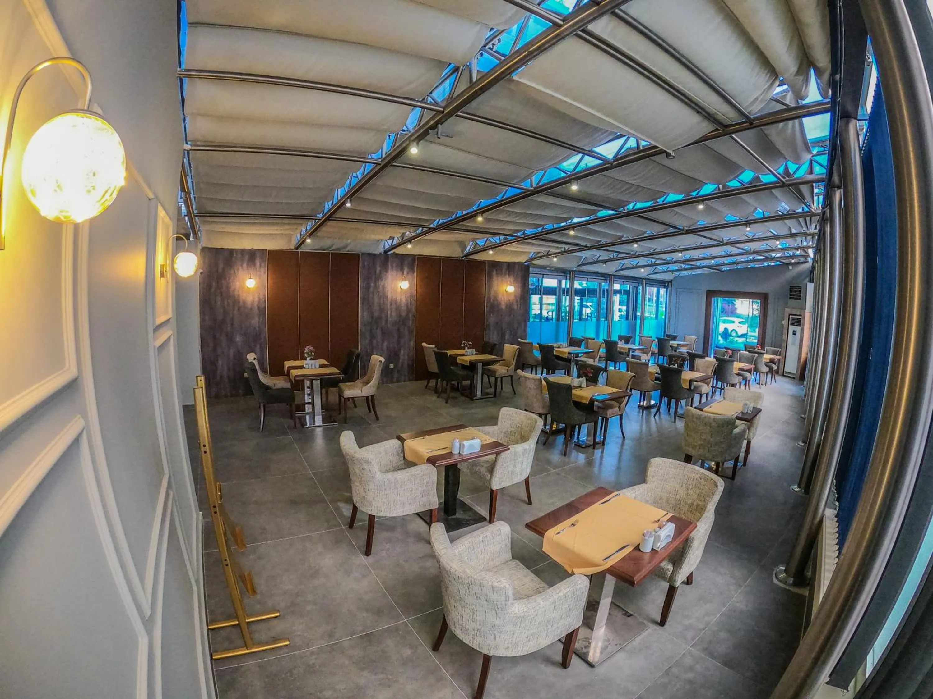 Restaurant/places to eat in Akman Premium Hotel