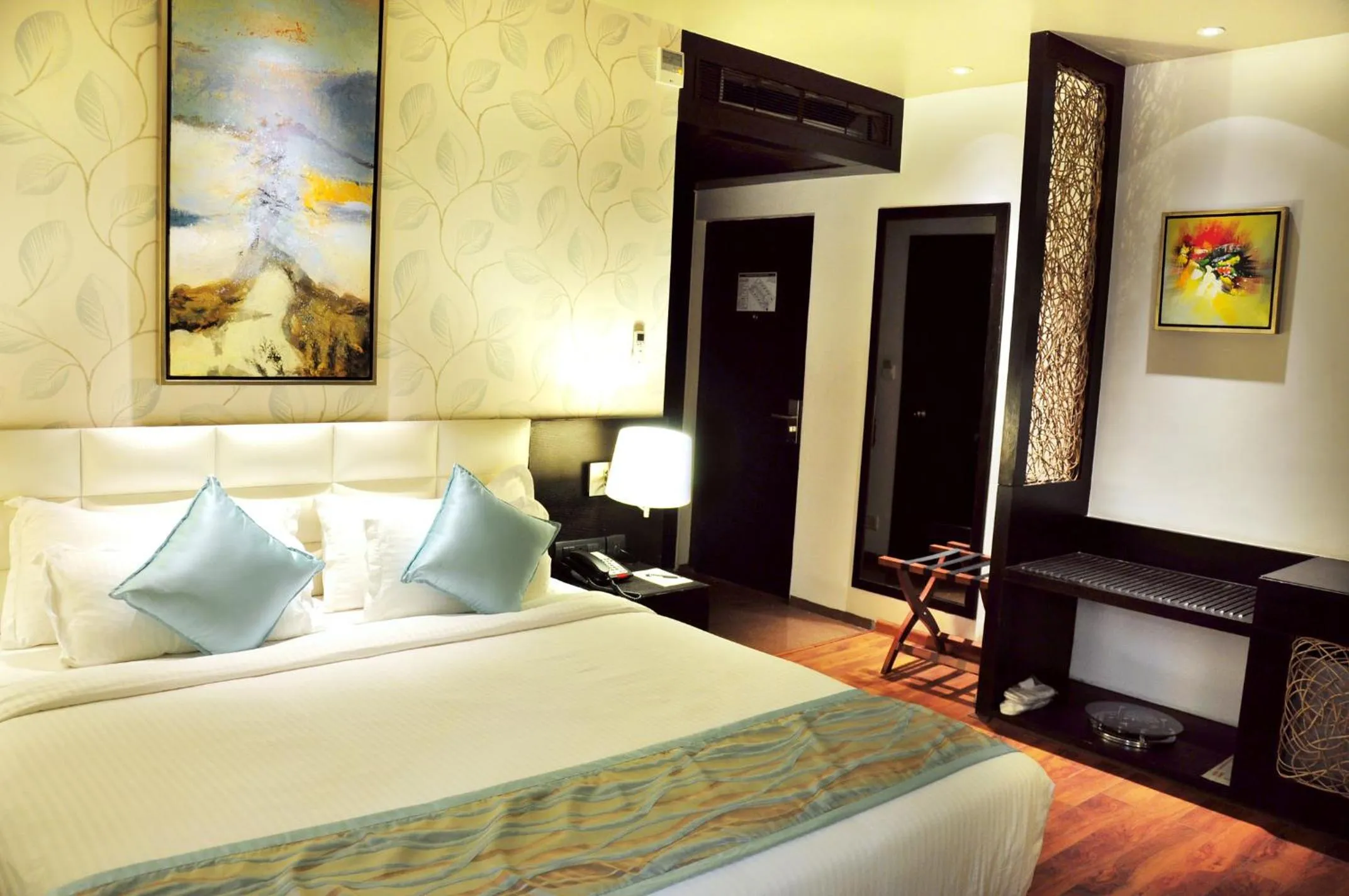 Photo of the whole room, Bed in Hotel Senses