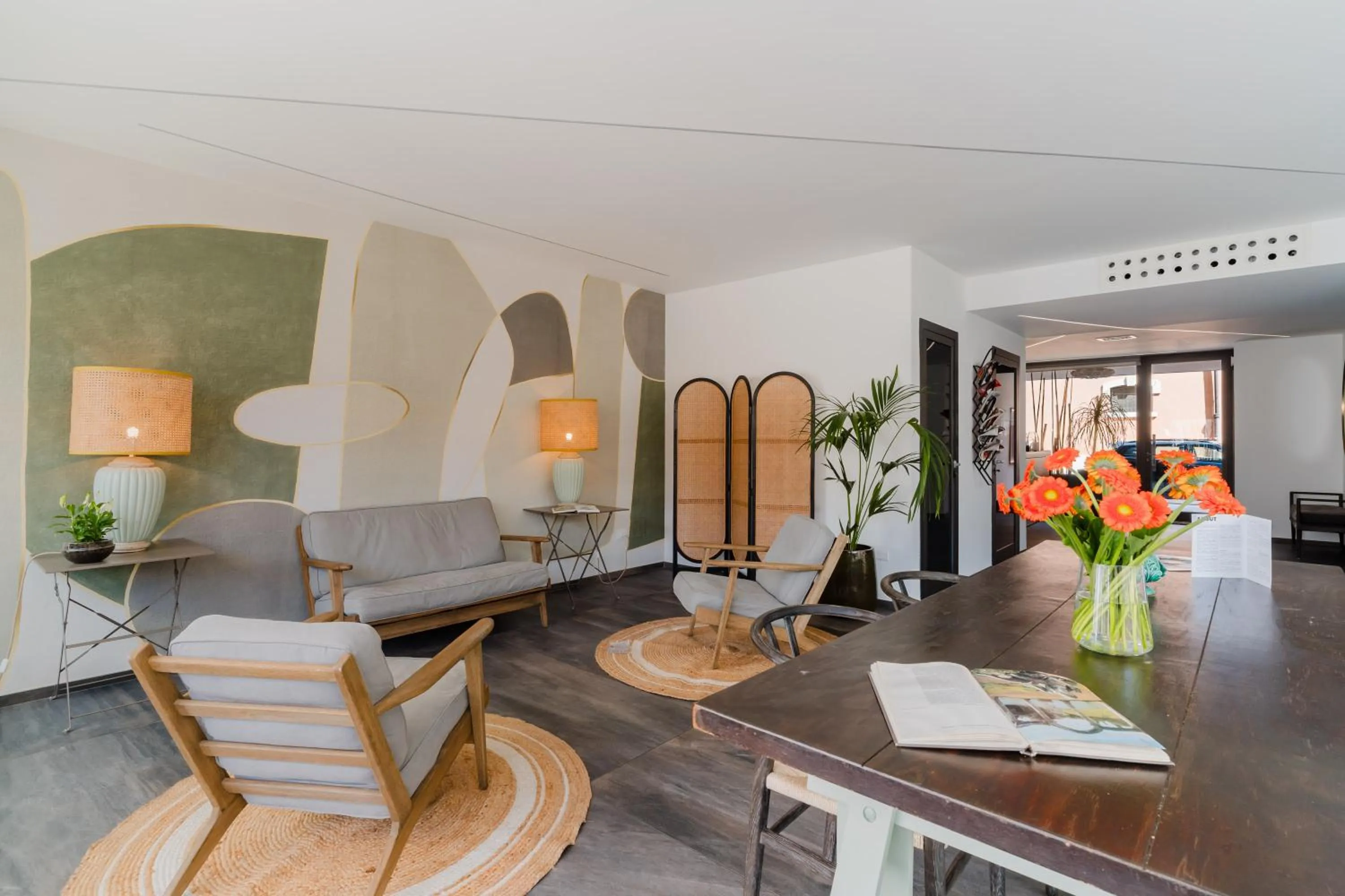 Seating area in Glass House - Smart Rooms & Parking