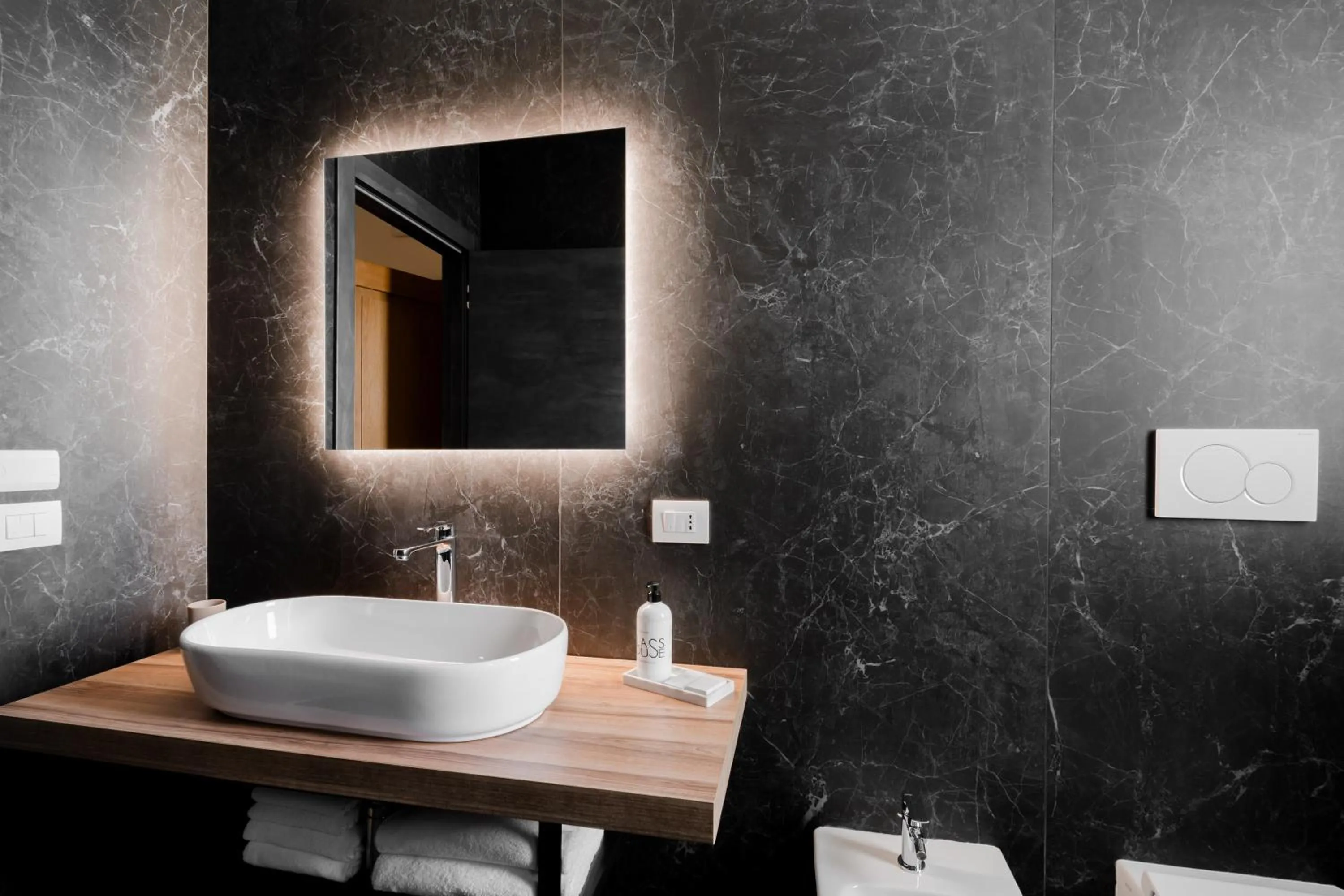 Bathroom in Glass House - Smart Rooms & Parking