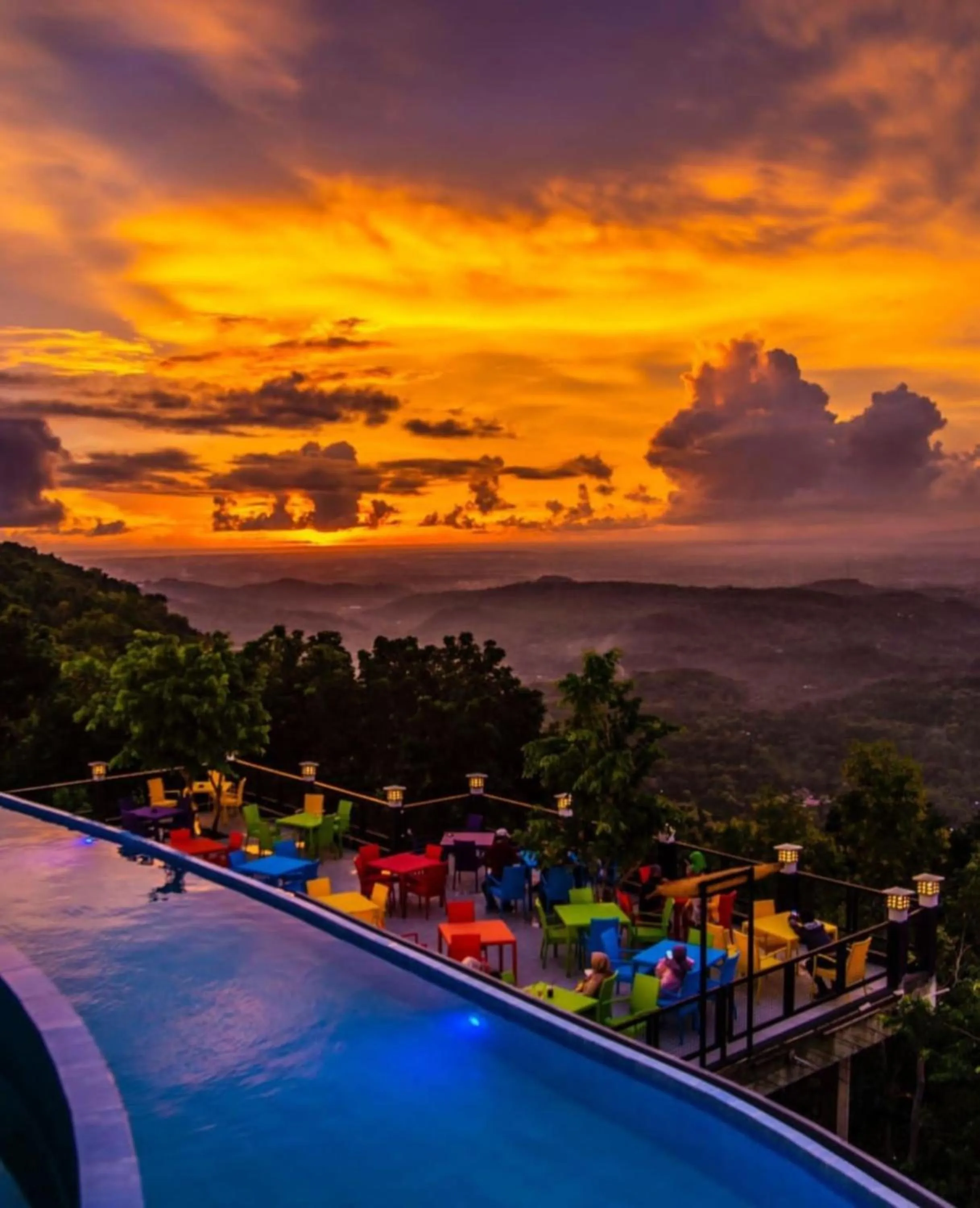 Swimming pool in Little Tokyo