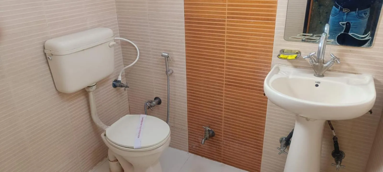 Shower in Hotel Jigyasa By Mayda Hospitality Pvt. Ltd.