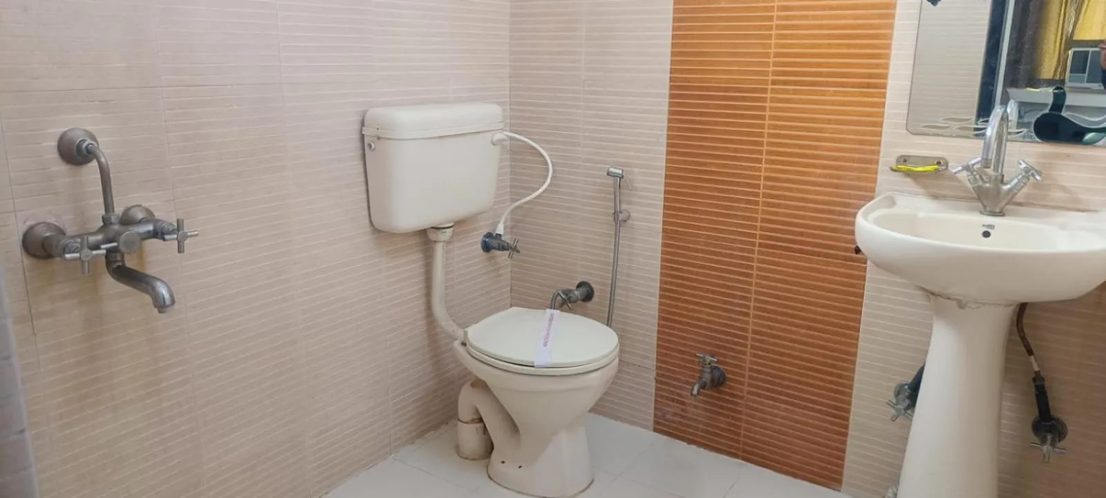 Shower in Hotel Jigyasa By Mayda Hospitality Pvt. Ltd.