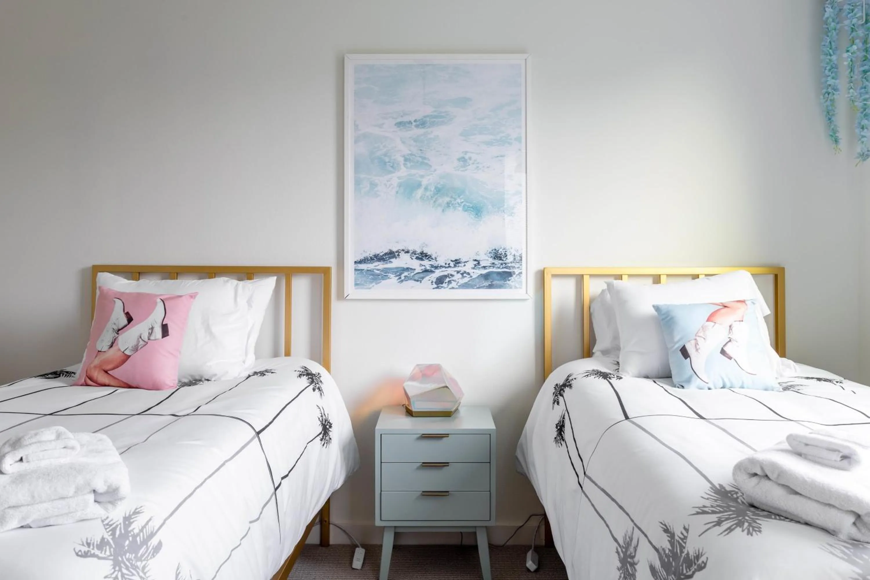 Bed in Insa Worthy Two-Home Retreat - Fire Pit, Hot Tub