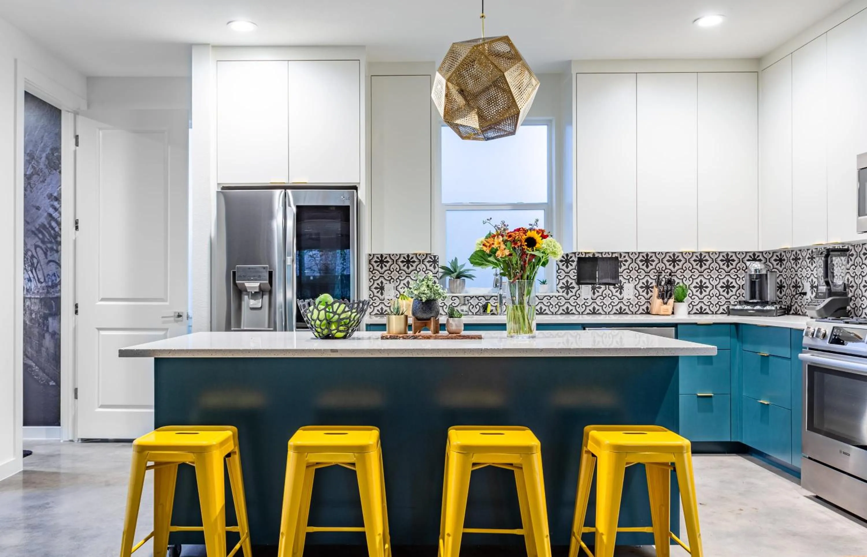 Kitchen or kitchenette in Insa Worthy Two-Home Retreat - Fire Pit, Hot Tub