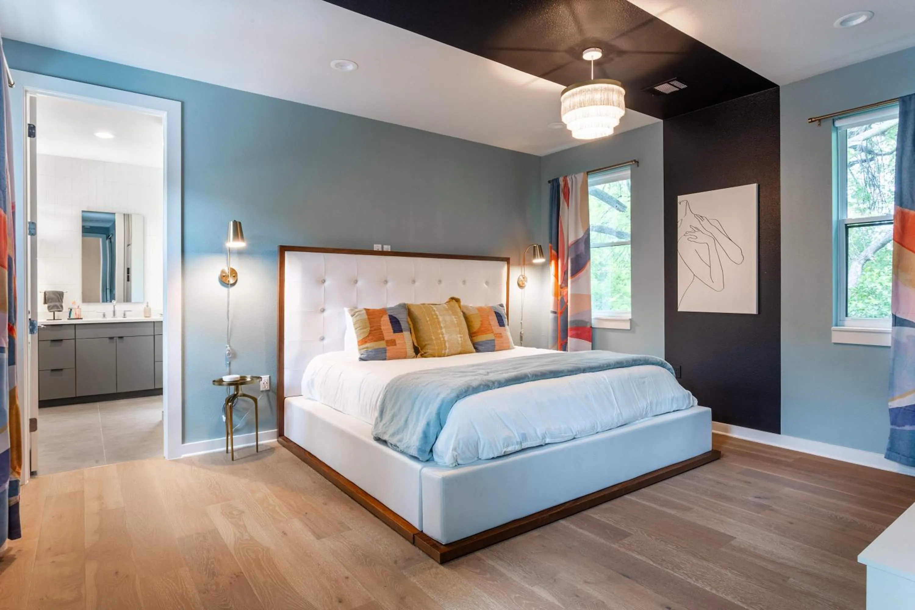 Bed in Upstay Luxe Pool Retreat - 7 Min to Rainey St