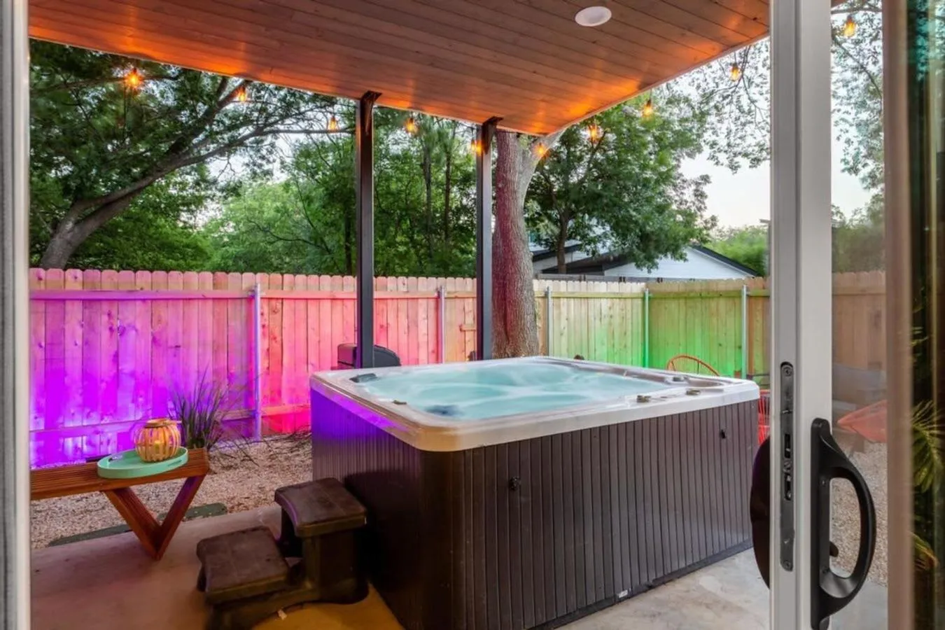 Hot Tub in Massive 10BR Compound - 6 Min to Downtown Austin