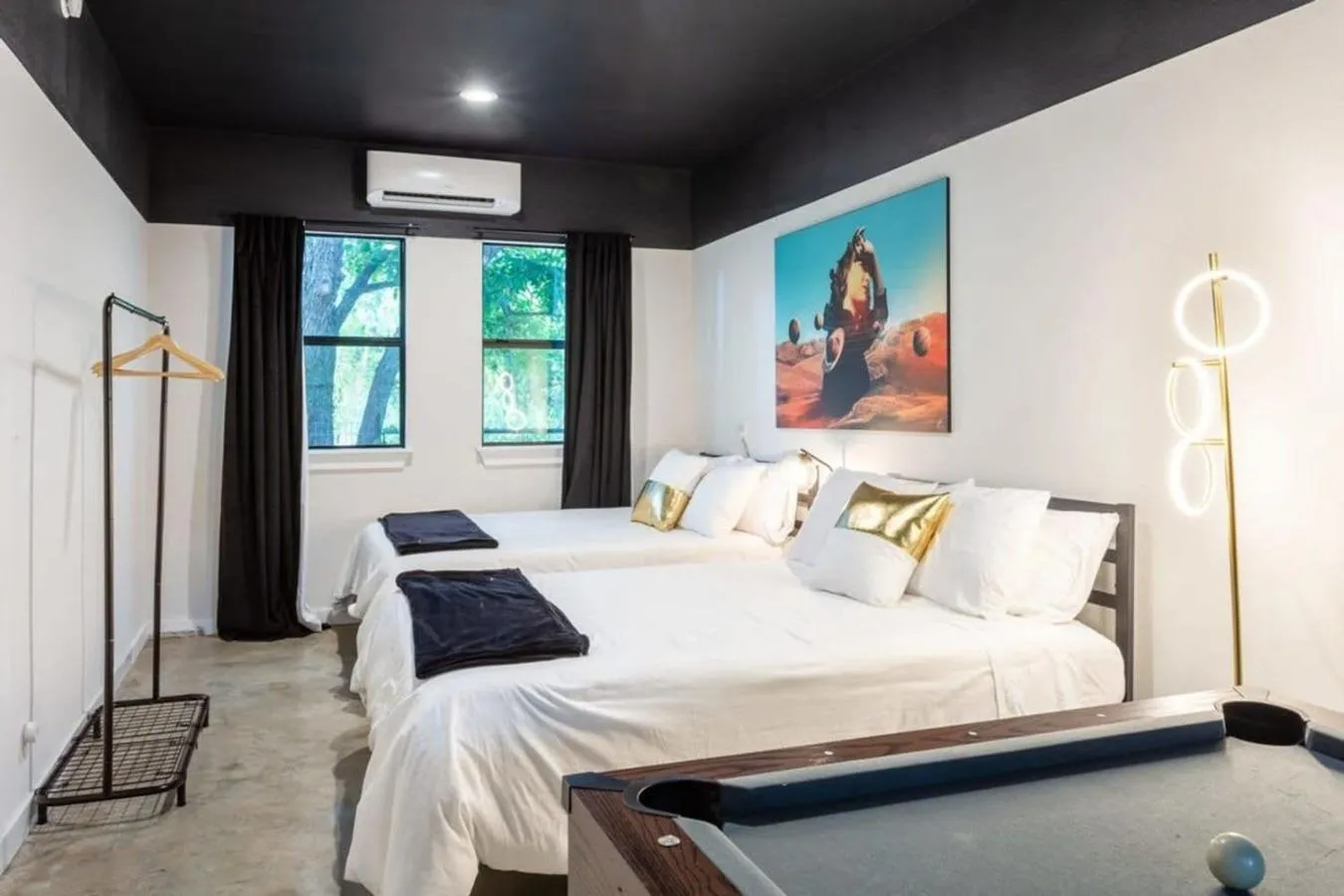 Bed in Massive 10BR Compound - 6 Min to Downtown Austin