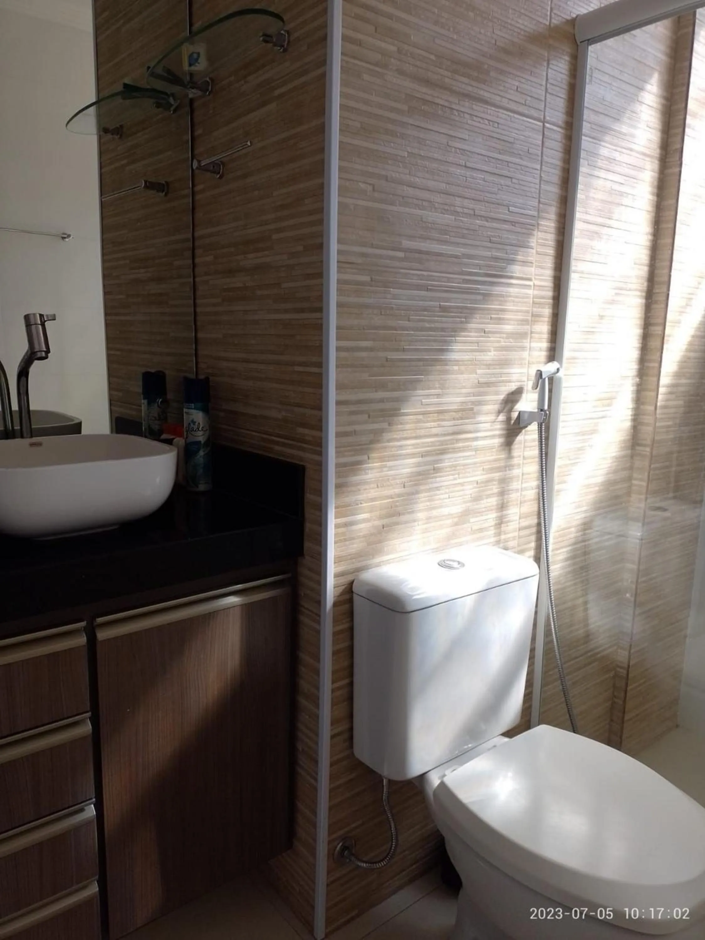 Bathroom in FORT BEACH, Conheça CABO FRIO em 3 dias a pé e carro no estacionamento