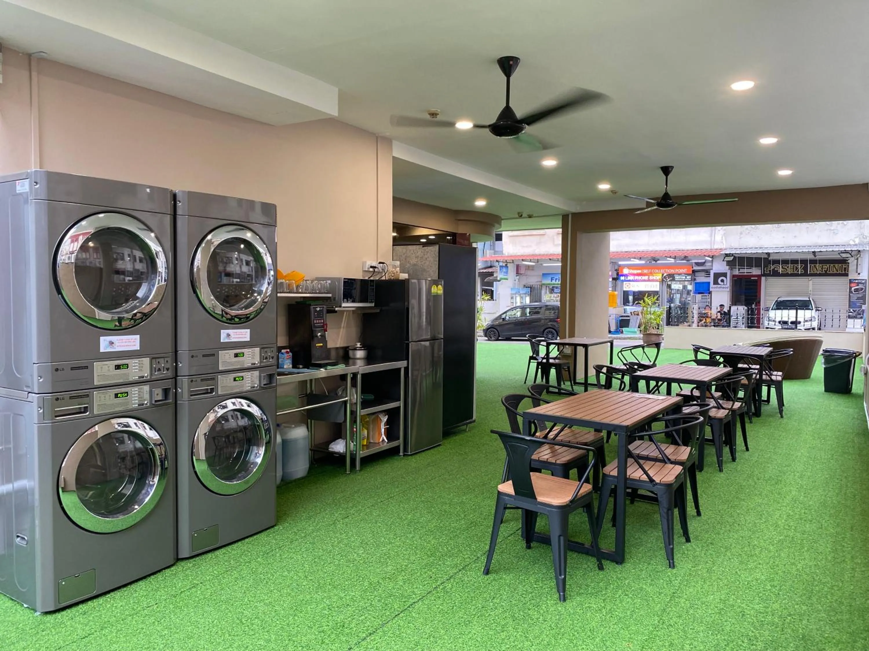 Communal lounge/ TV room in D'Nova Hotel Kallang