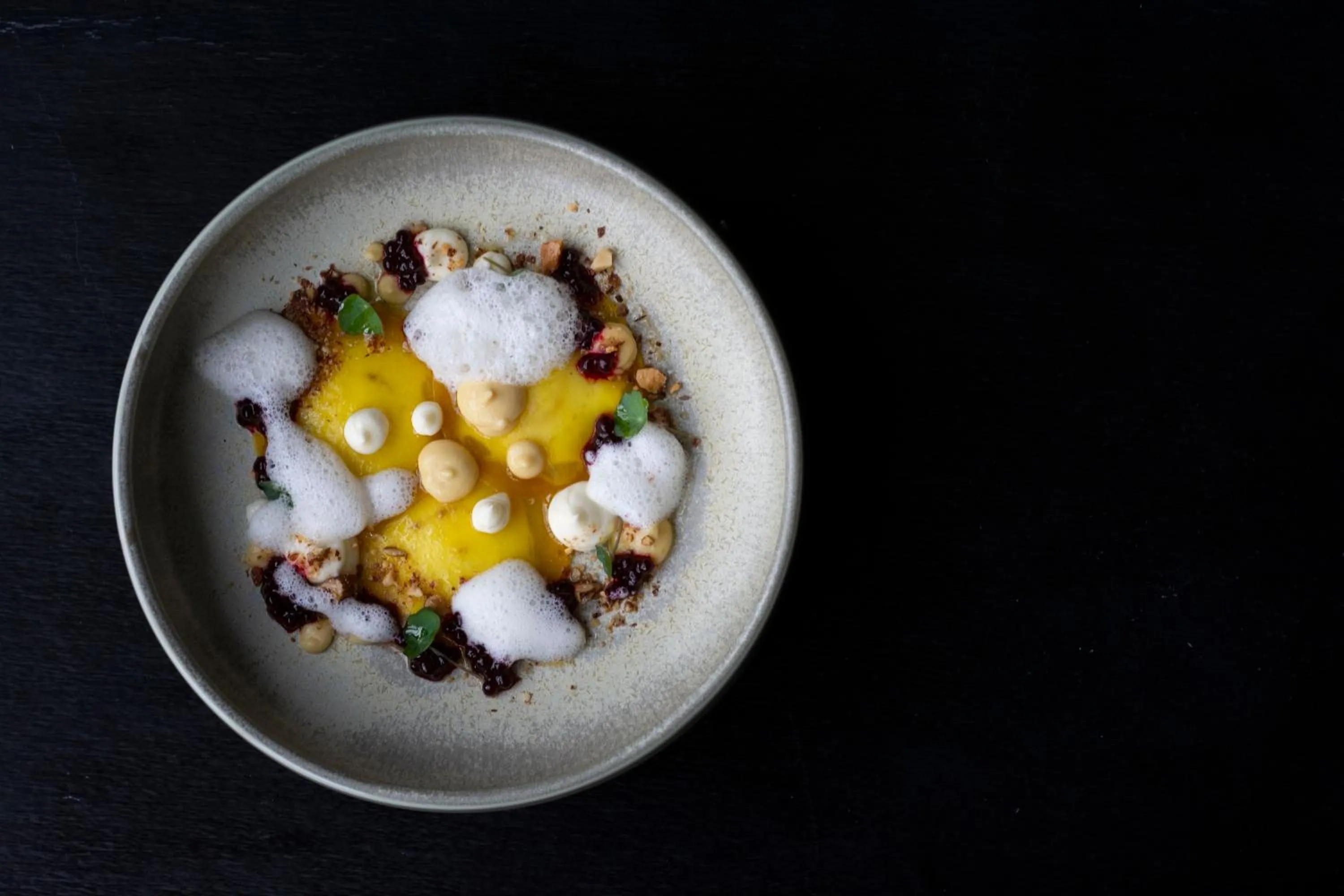 Food and drinks in Auberge Du Bonheur