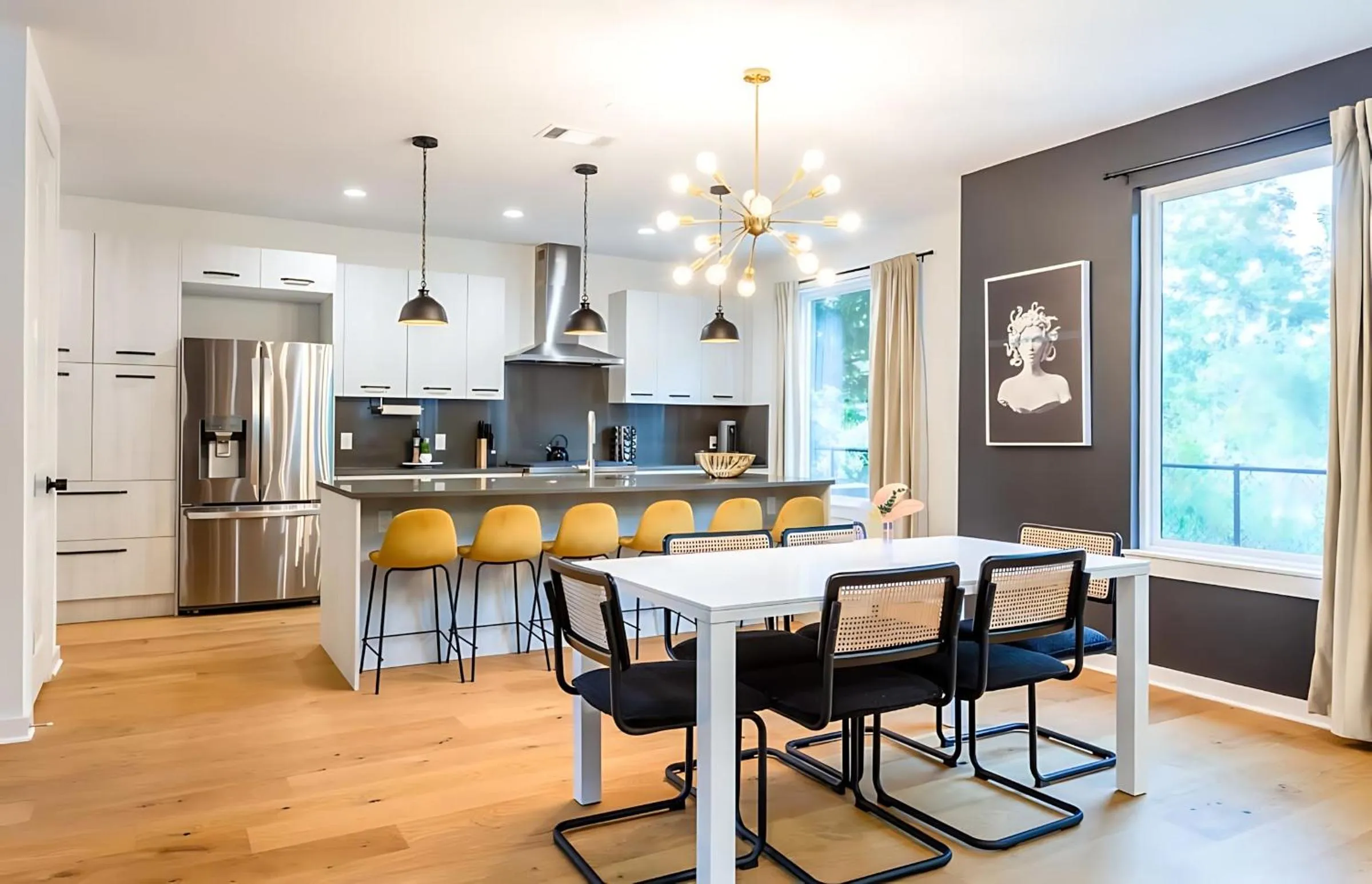 Kitchen or kitchenette in Eastside House Supreme Downtown 6 Min Drive