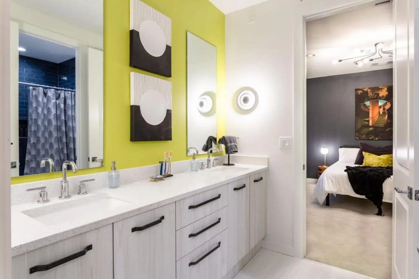 Bathroom, Bed in Eastside House Supreme Downtown 6 Min Drive