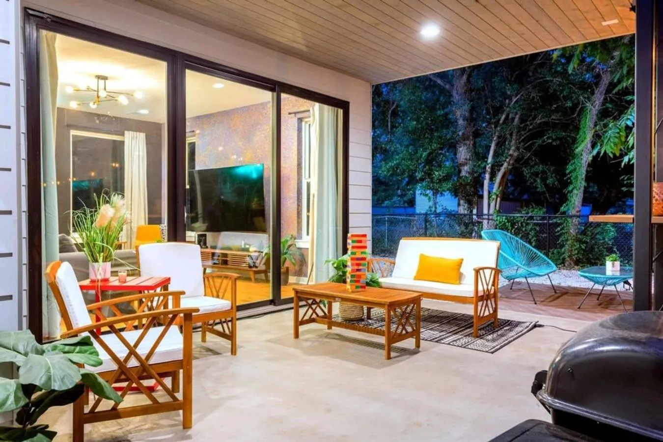 Patio in Eastside House Supreme Downtown 6 Min Drive