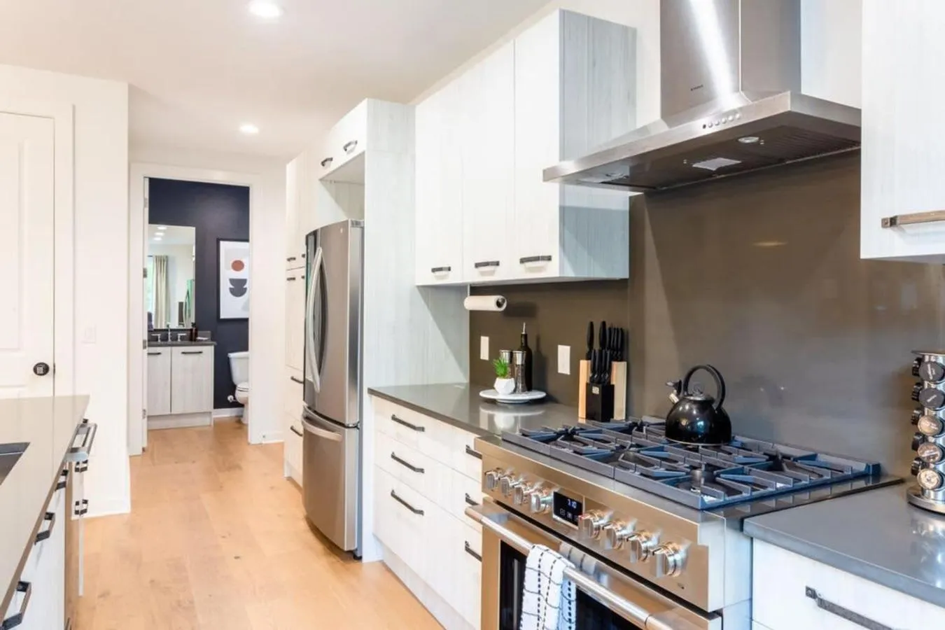 Kitchen or kitchenette in Eastside House Supreme Downtown 6 Min Drive