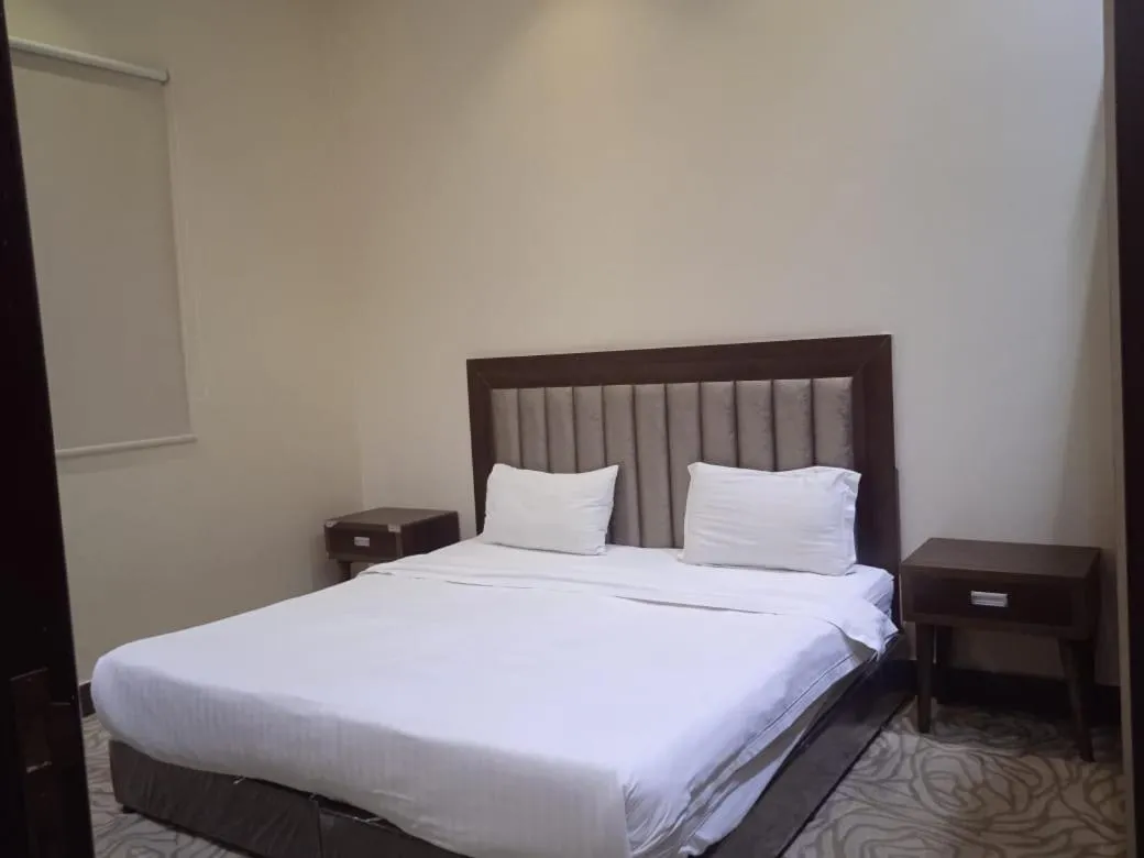 Bed in Quiet Rooms 7