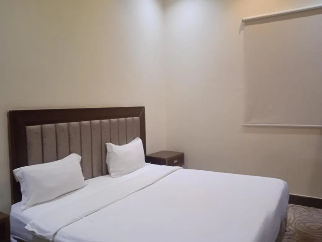 Bed in Quiet Rooms 7