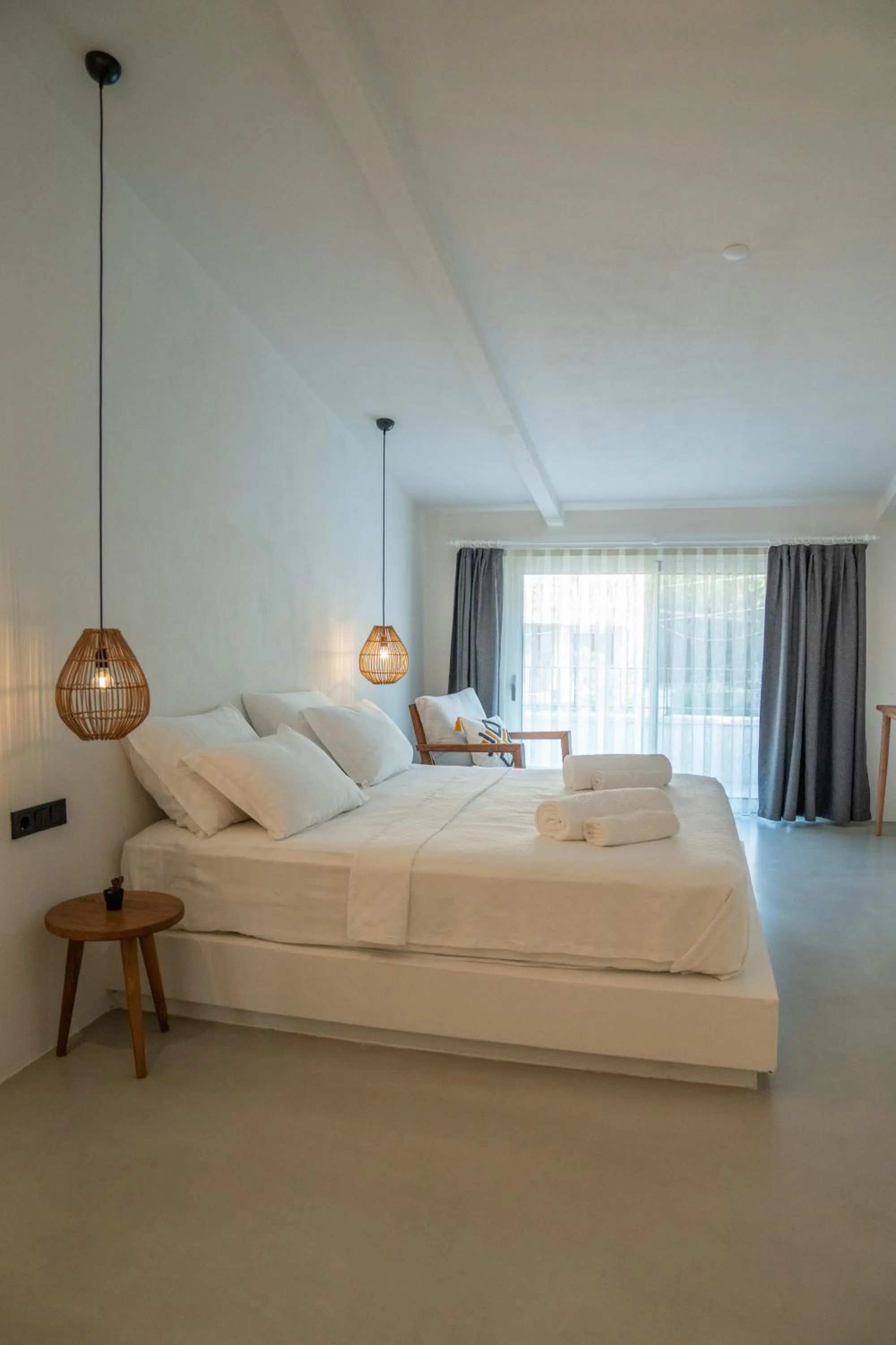 Photo of the whole room, Bed in Gizz Suites