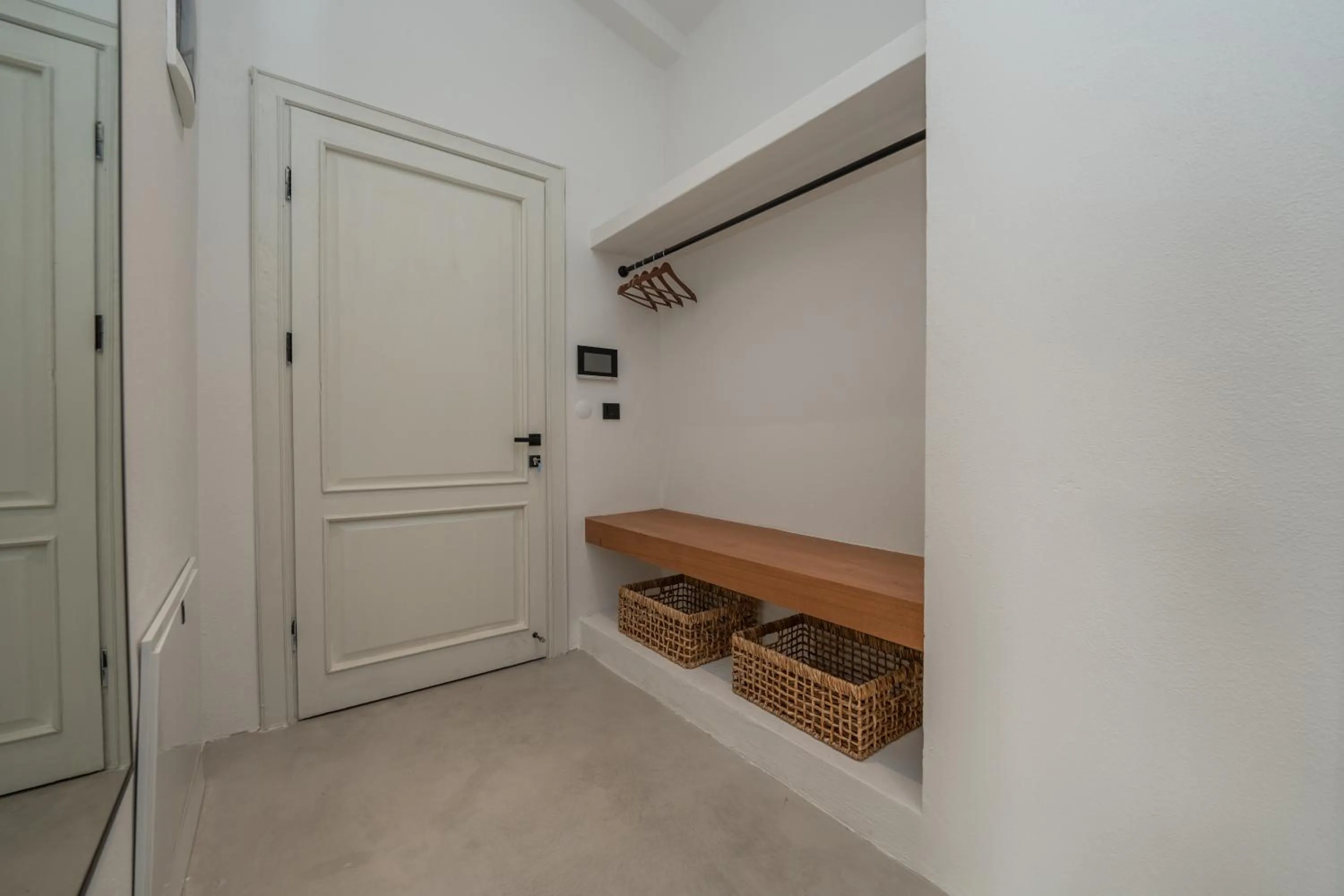 wardrobe in Gizz Suites