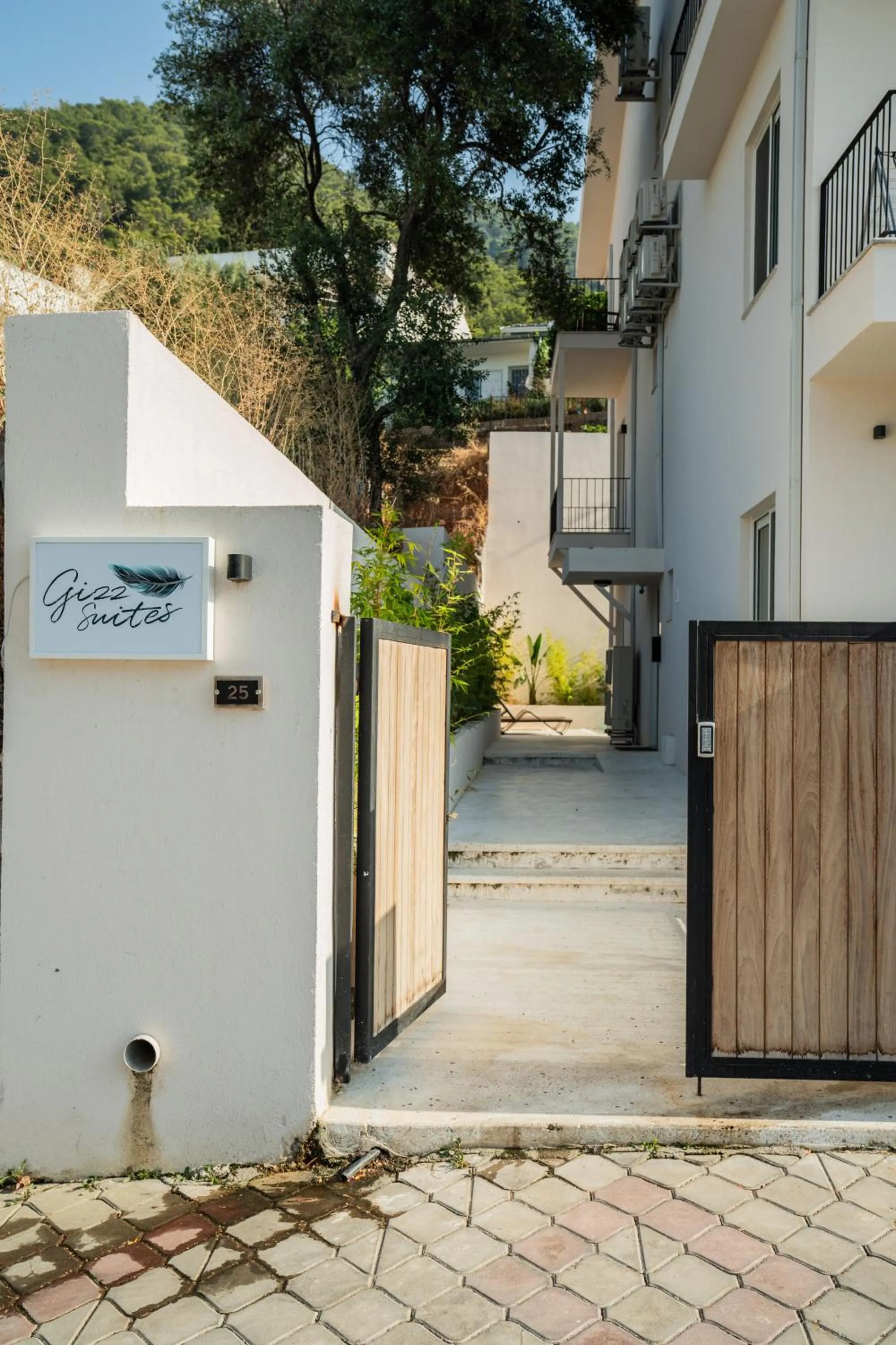 Property building in Gizz Suites City