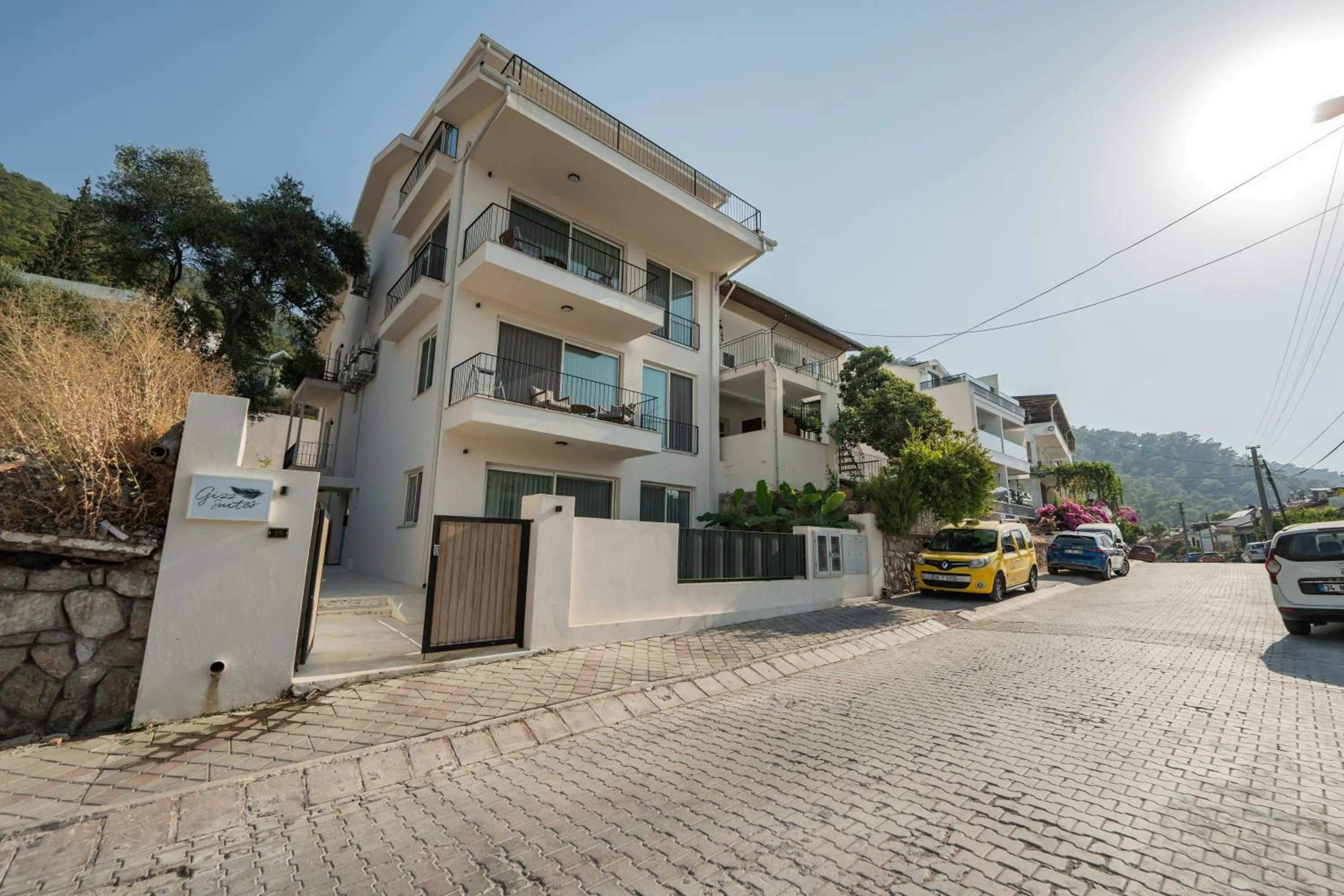 Property building in Gizz Suites City