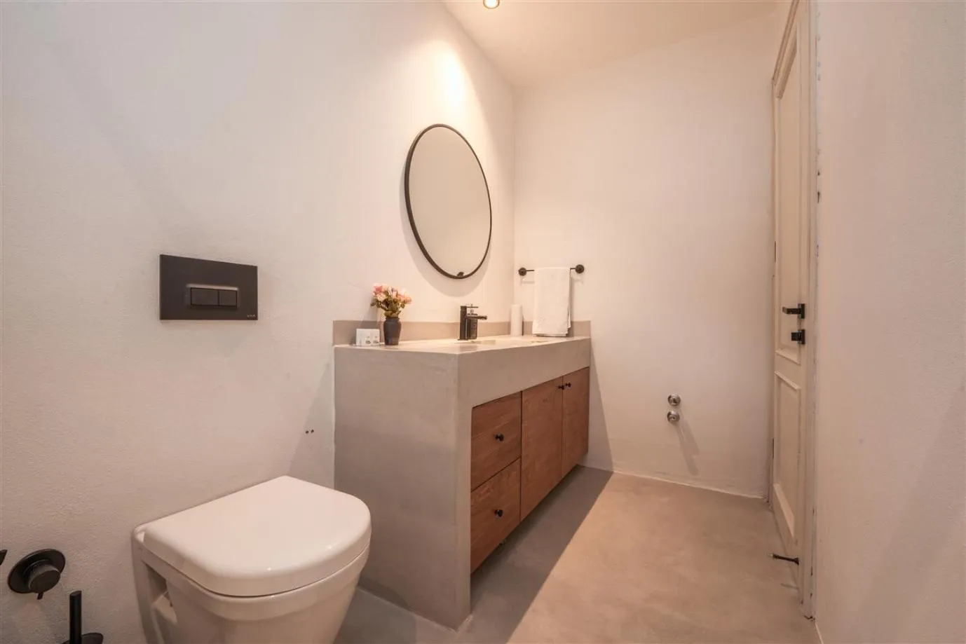 Toilet in Gizz Suites City