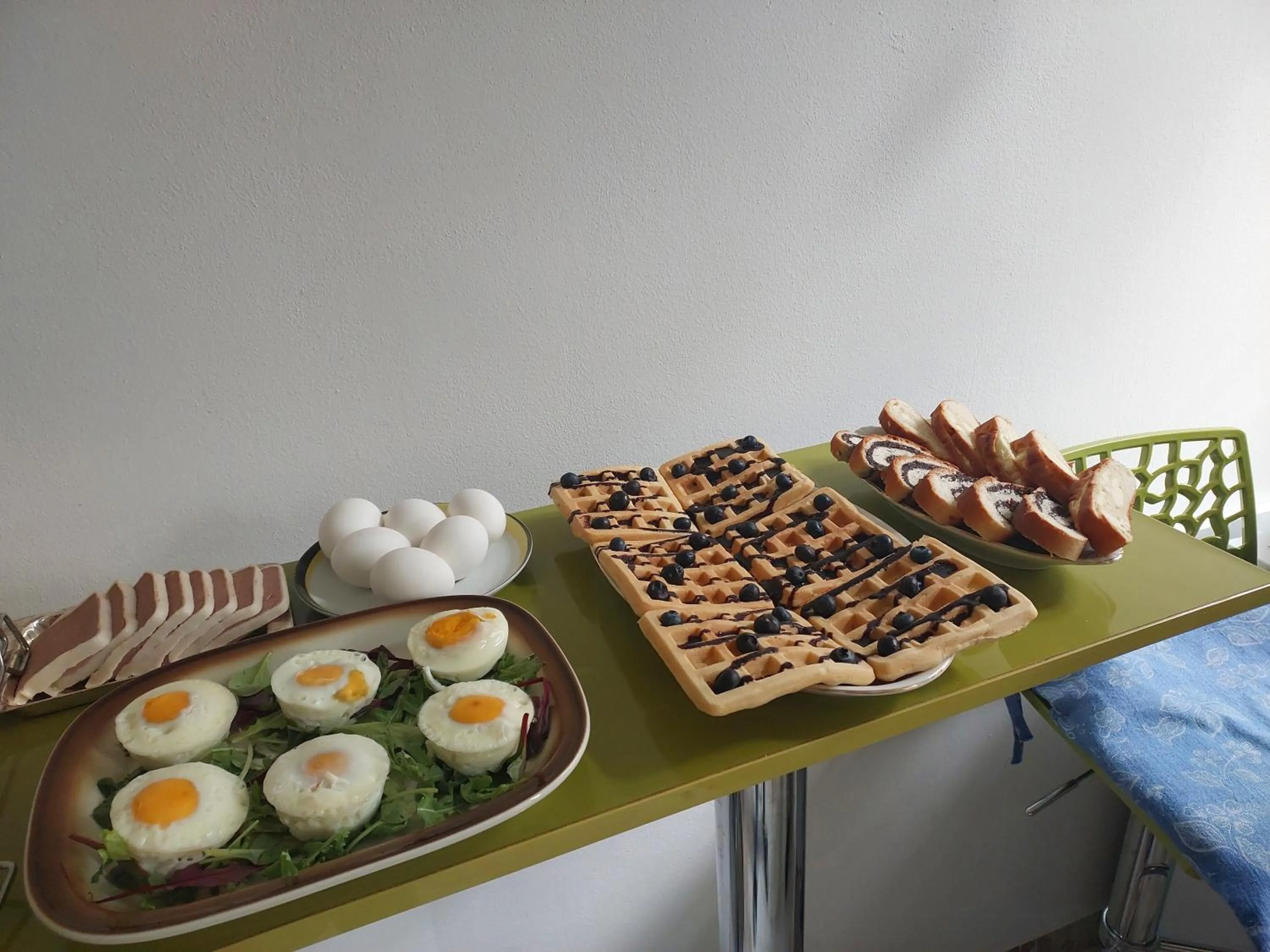 Buffet breakfast in Hotel Asila