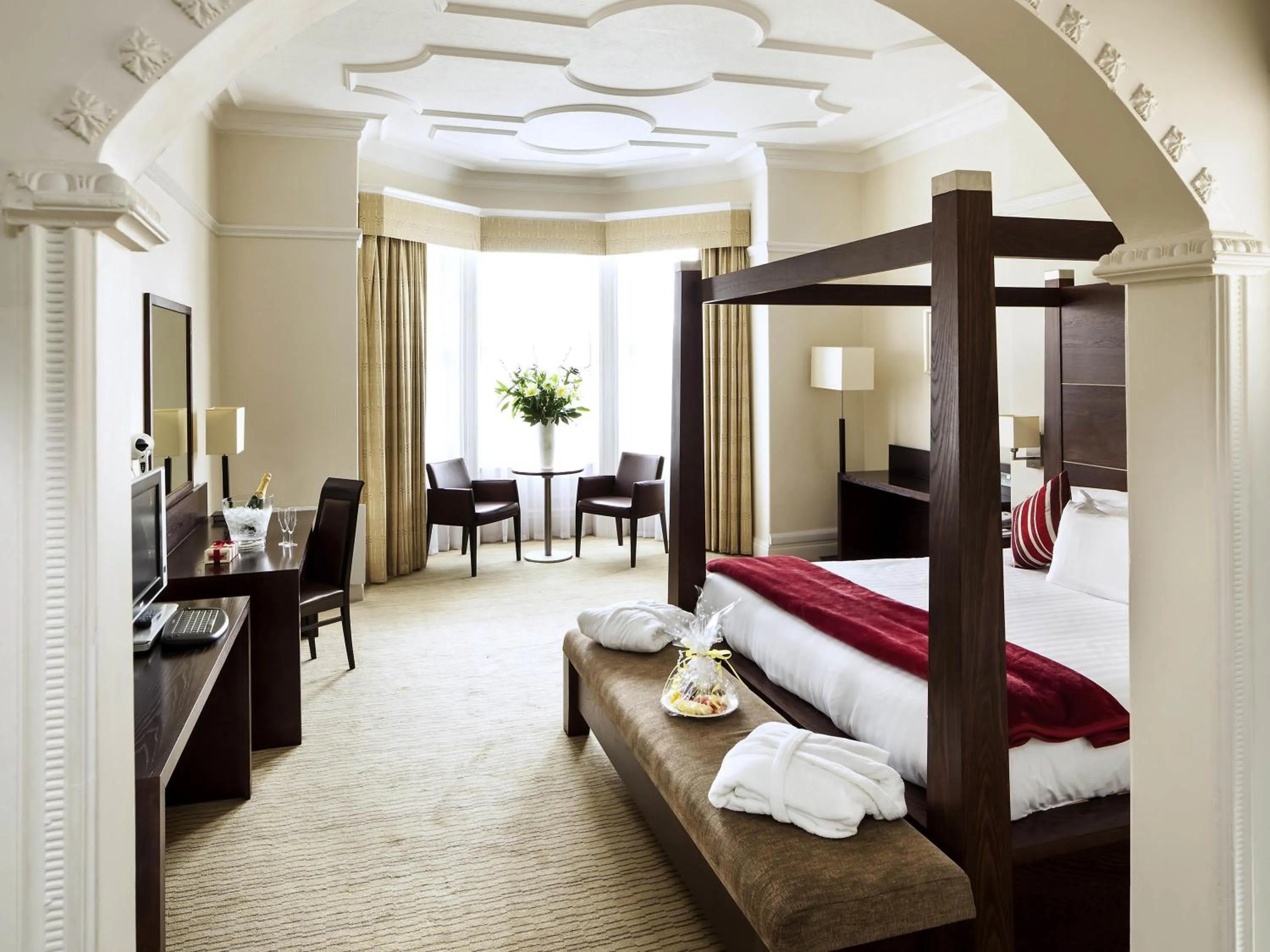 Bedroom, Bed in Mercure Hull Grange Park Hotel