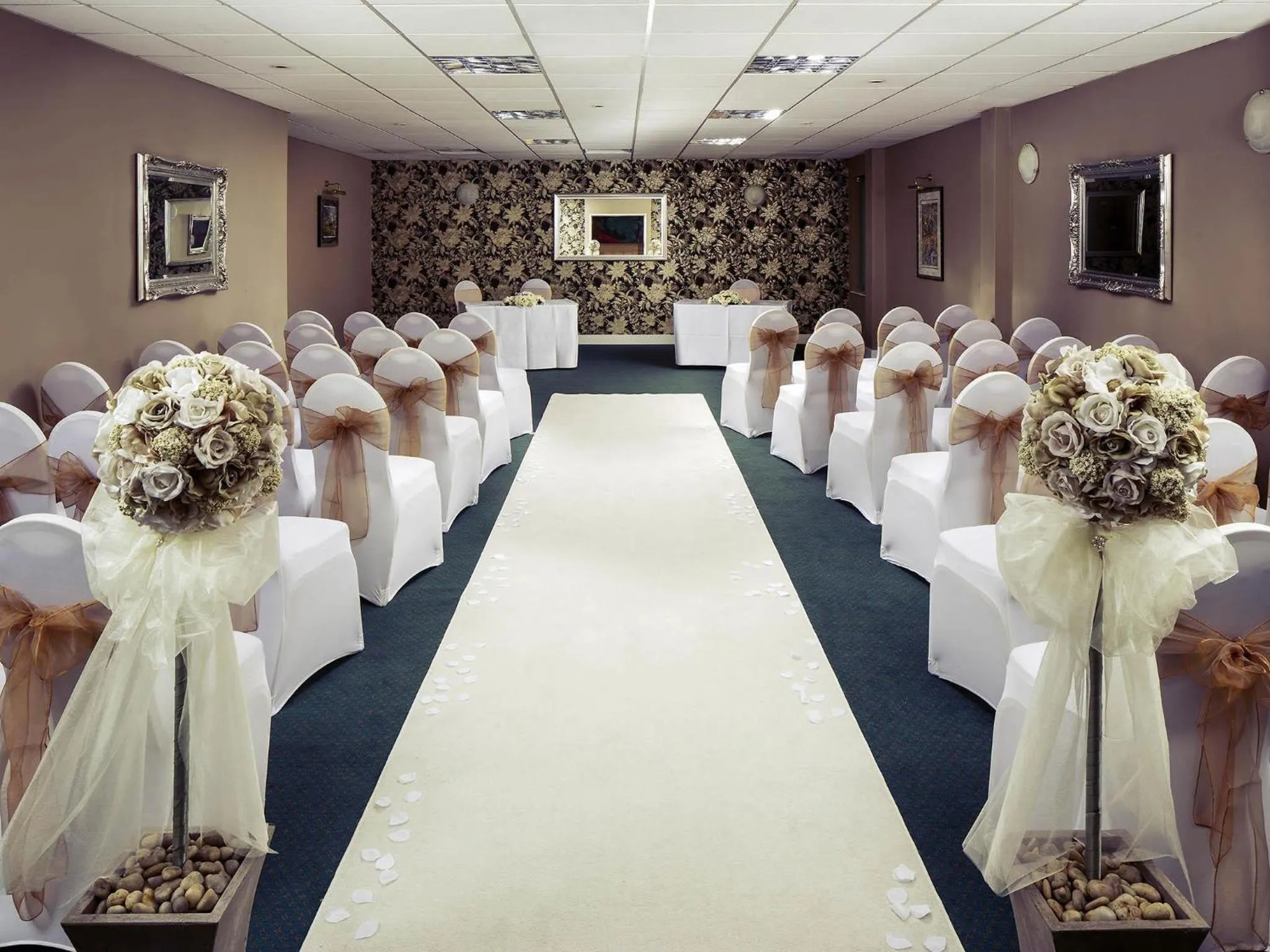 wedding in Mercure Hull Grange Park Hotel